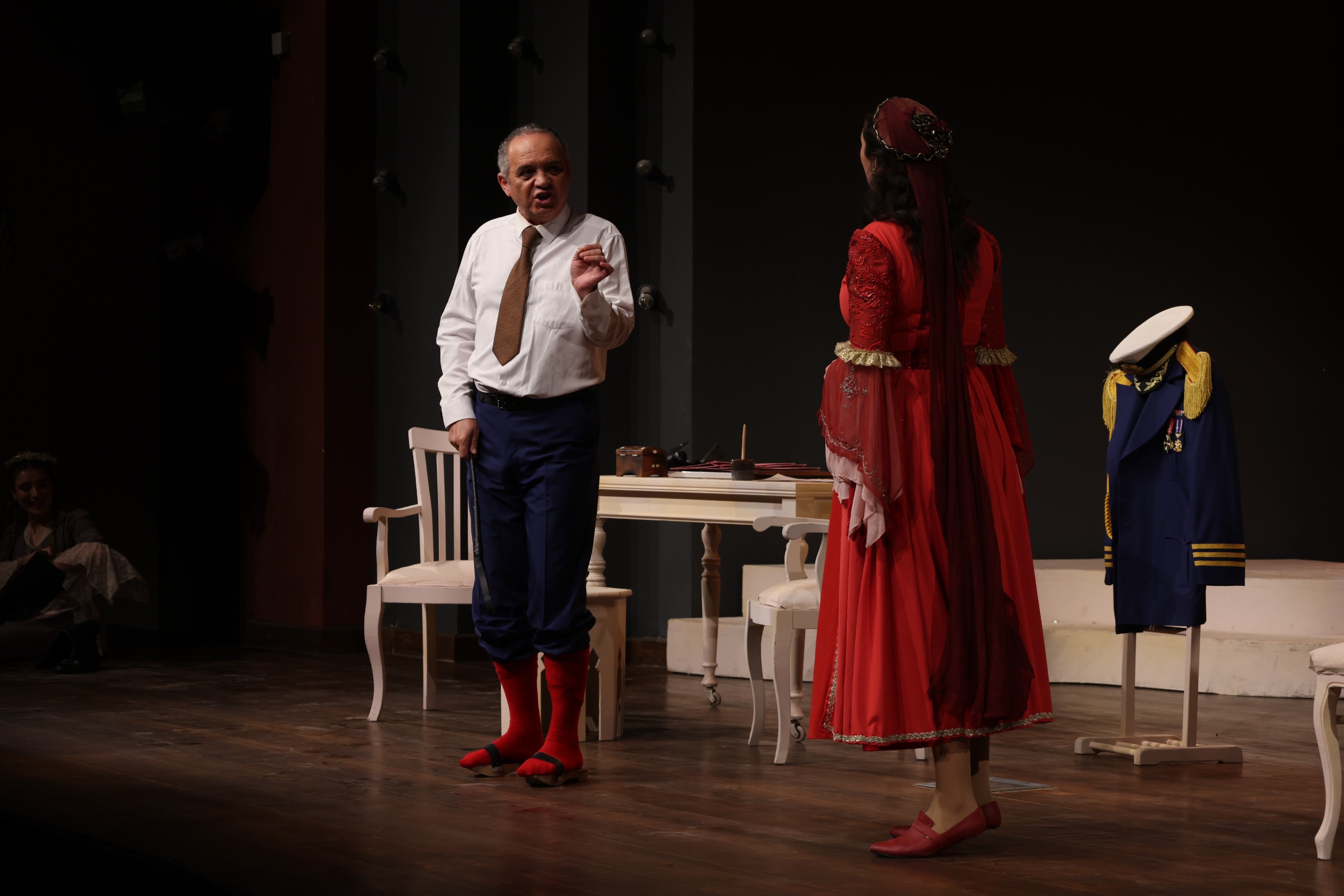 DEVLET TİYATROLARI TARİHİ MECLİS BİNASINDA PERDELERİNİ AÇTI