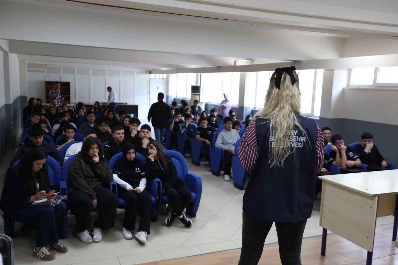 HBB’DEN ÖĞRENCİLERE SAĞLIKLI BESLENME VE AKRAN ZORBALIĞI EĞİTİMİ