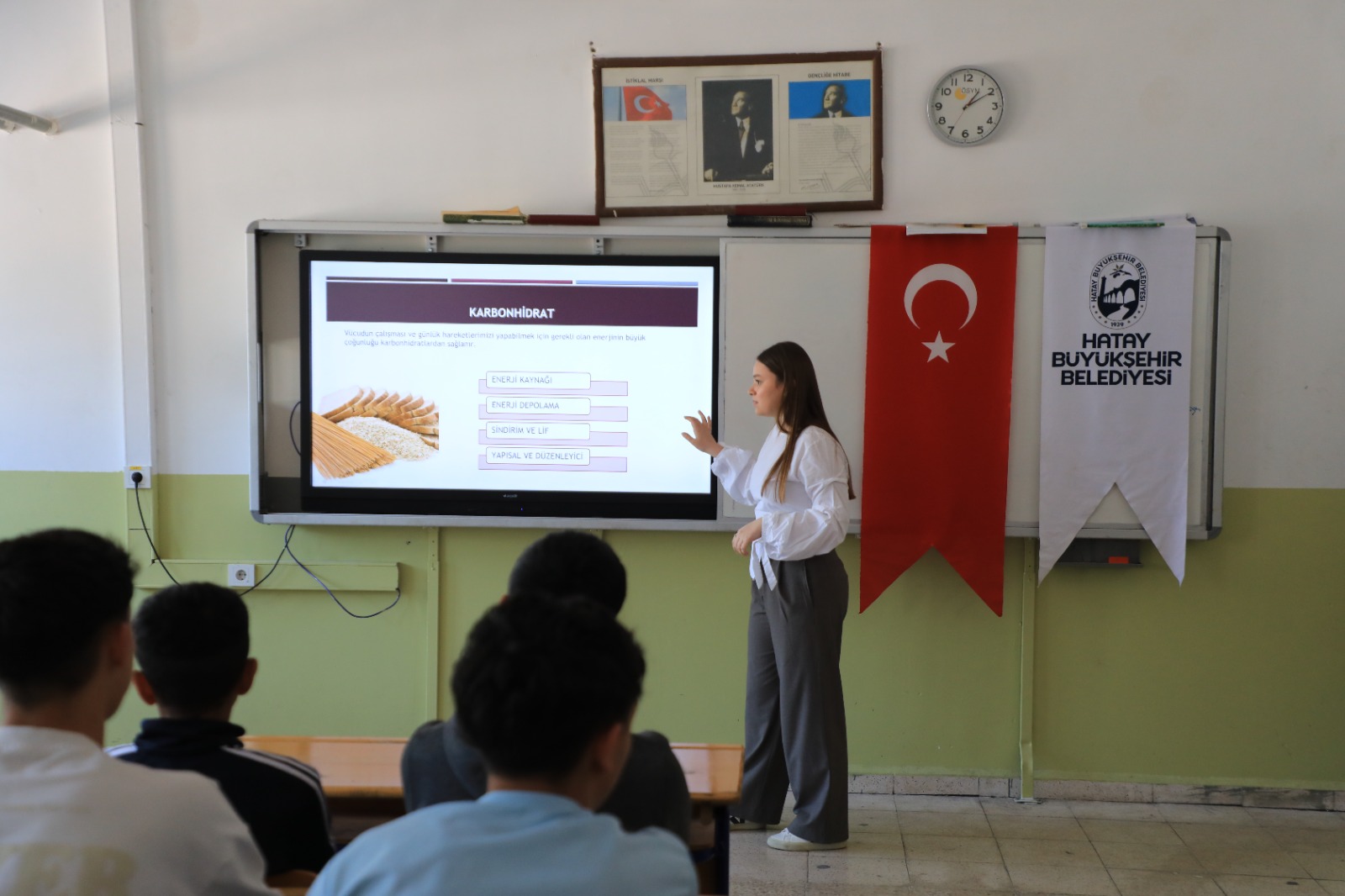 HBB’DEN ÖĞRENCİLERE SAĞLIKLI BESLENME VE AKRAN ZORBALIĞI EĞİTİMİ