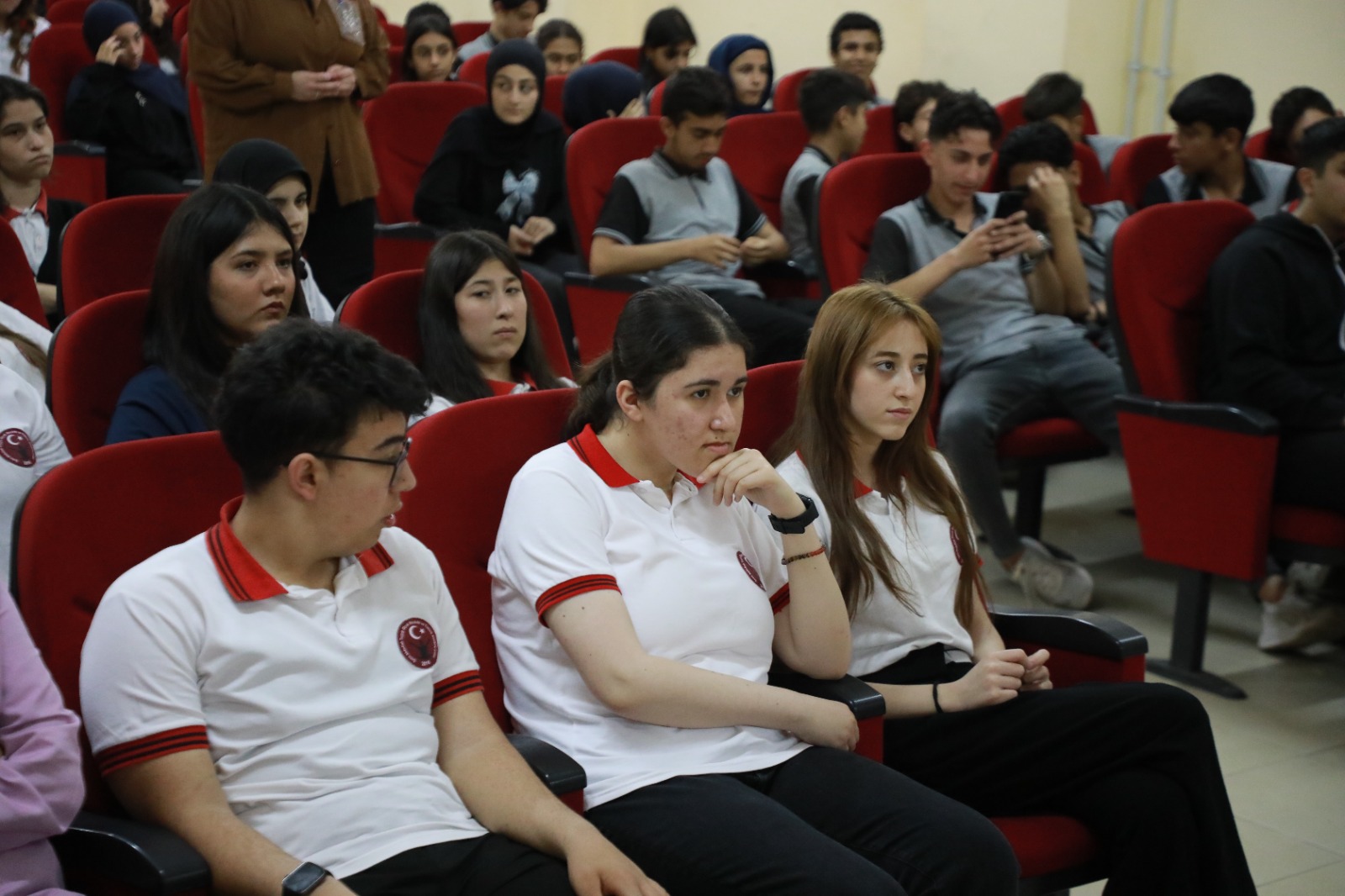 HBB’DEN ÖĞRENCİLERE SAĞLIKLI BESLENME VE AKRAN ZORBALIĞI EĞİTİMİ