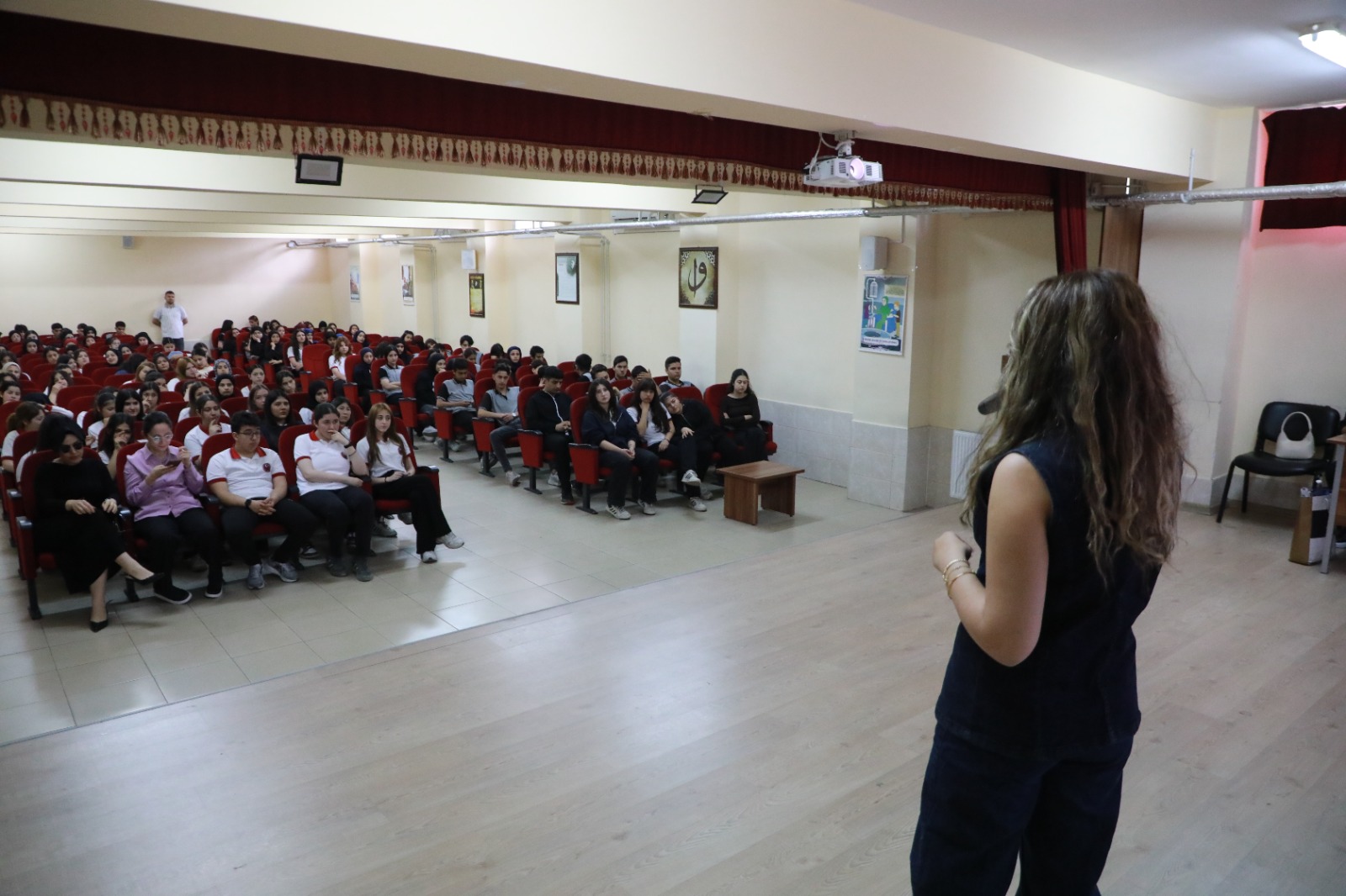 HBB’DEN ÖĞRENCİLERE SAĞLIKLI BESLENME VE AKRAN ZORBALIĞI EĞİTİMİ
