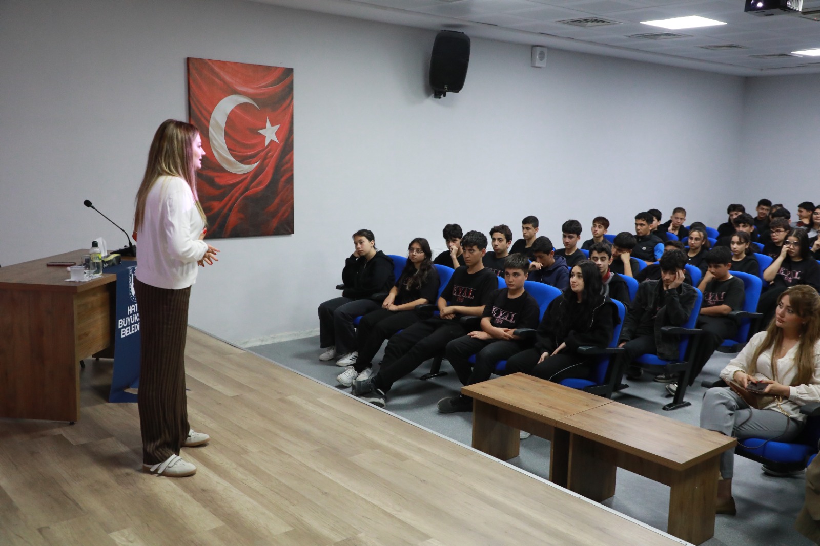 HBB’DEN ÖĞRENCİLERE SAĞLIKLI BESLENME VE AKRAN ZORBALIĞI EĞİTİMİ