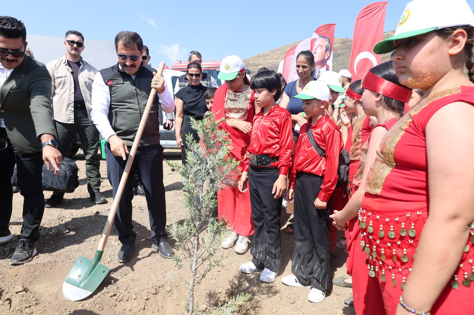 HATAY’DA FİDANLAR TOPRAKLA BULUŞTU