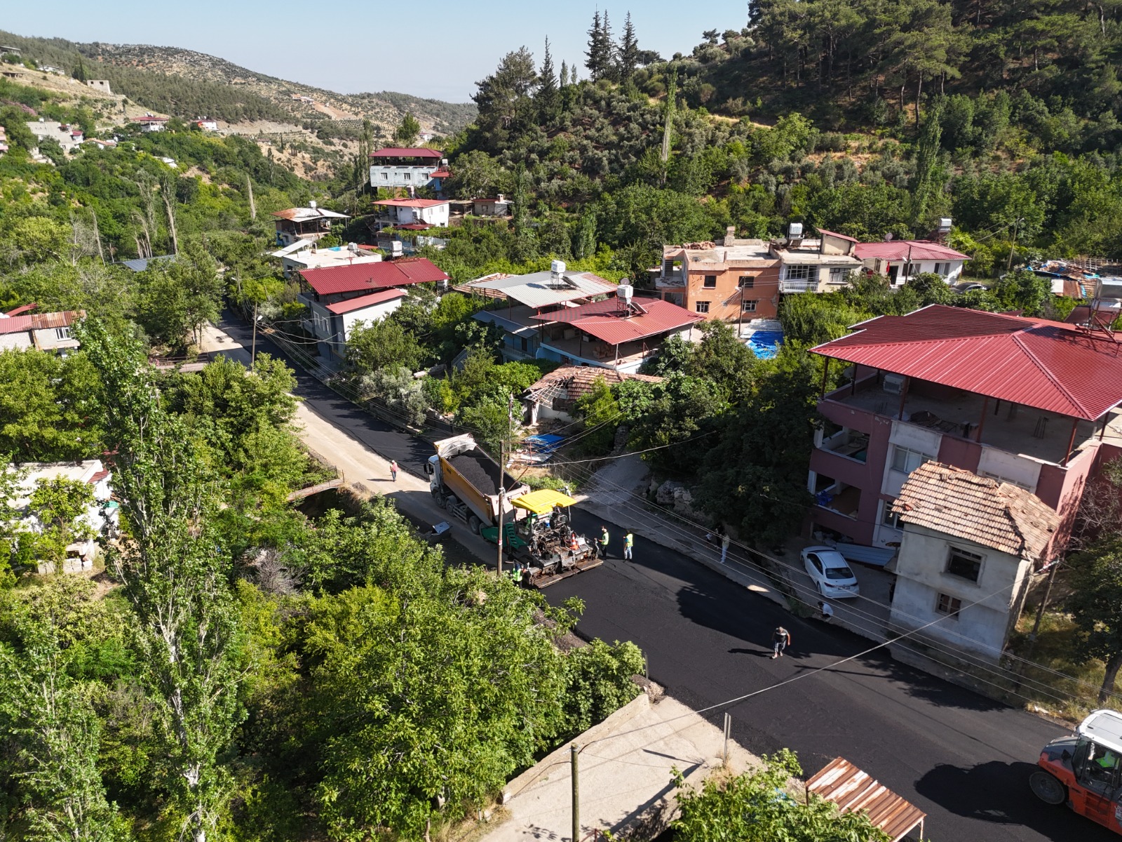 HBB, KIRSAL MAHALLELERDE ULAŞIM ALTYAPISINI GÜÇLENDİRİYOR