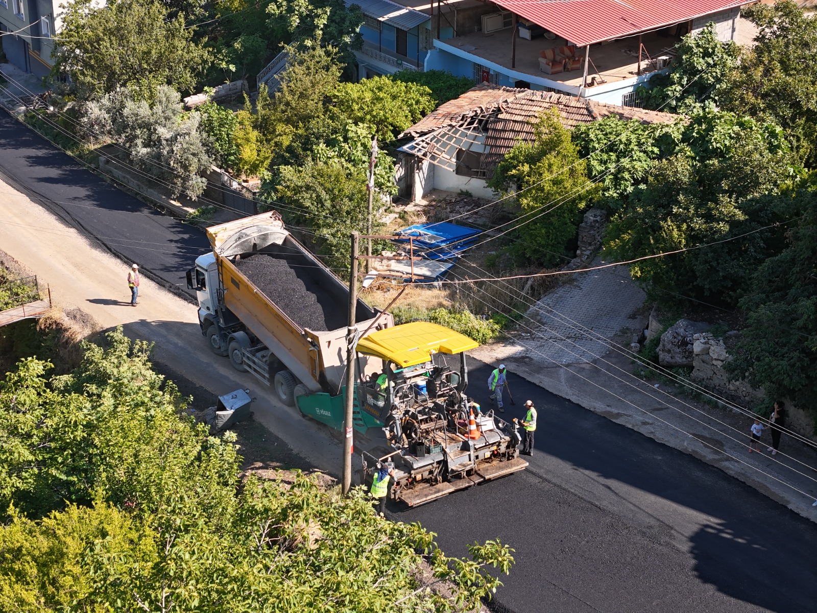 HBB, KIRSAL MAHALLELERDE ULAŞIM ALTYAPISINI GÜÇLENDİRİYOR