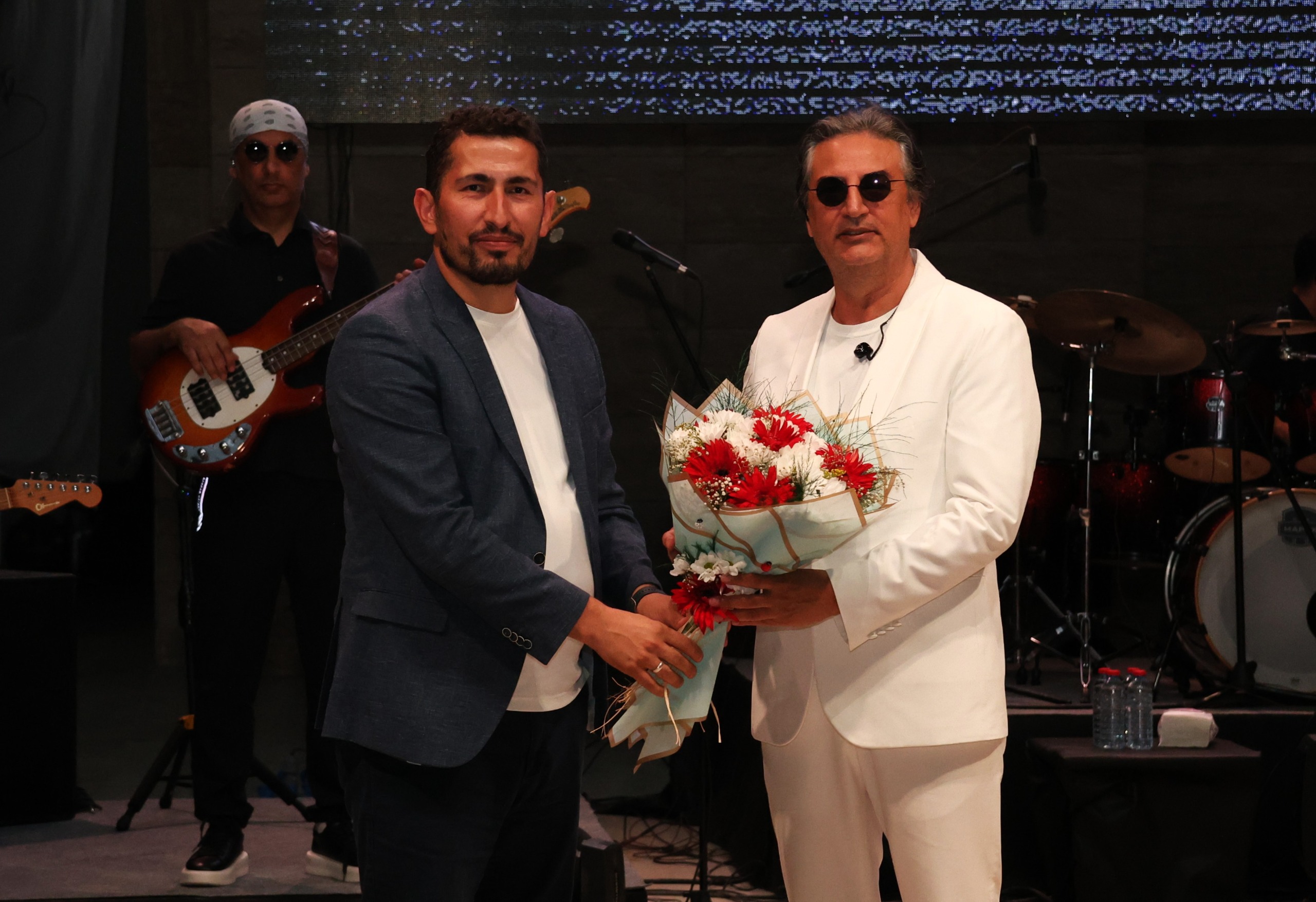 HBB’NİN ÇELİK KONSERİYLE 90’LAR RÜZGARI HATAY’DA ESTİ