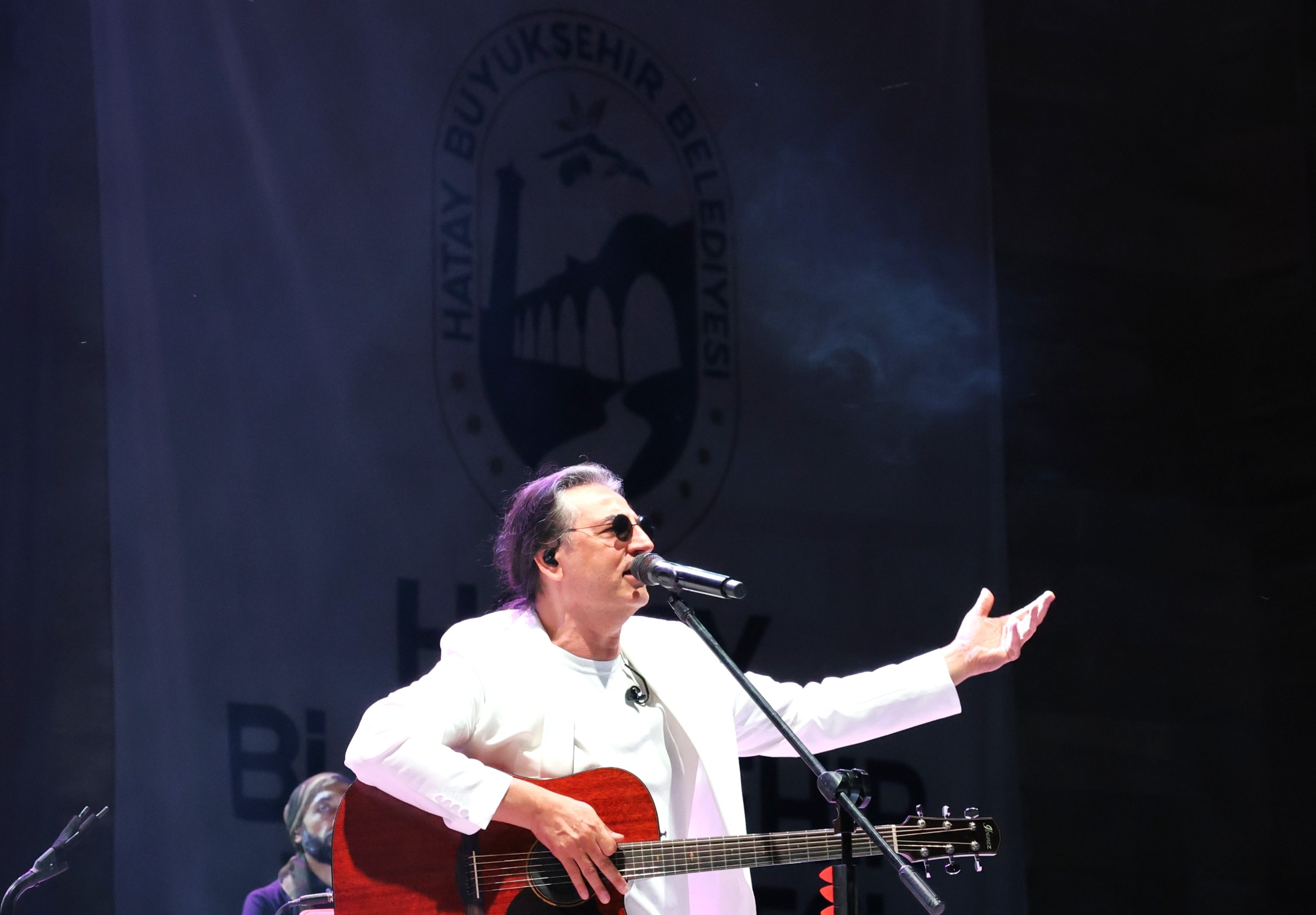 HBB’NİN ÇELİK KONSERİYLE 90’LAR RÜZGARI HATAY’DA ESTİ