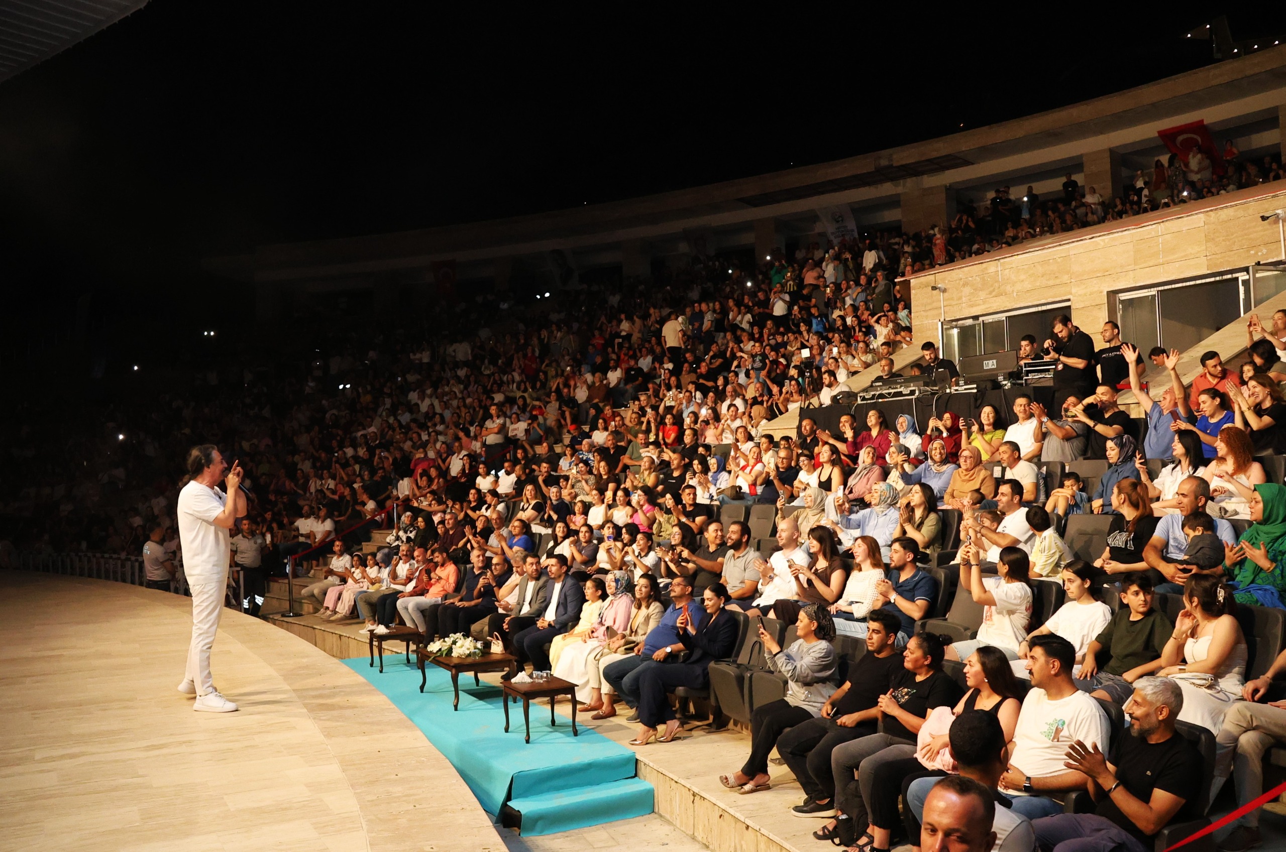 HBB’NİN ÇELİK KONSERİYLE 90’LAR RÜZGARI HATAY’DA ESTİ