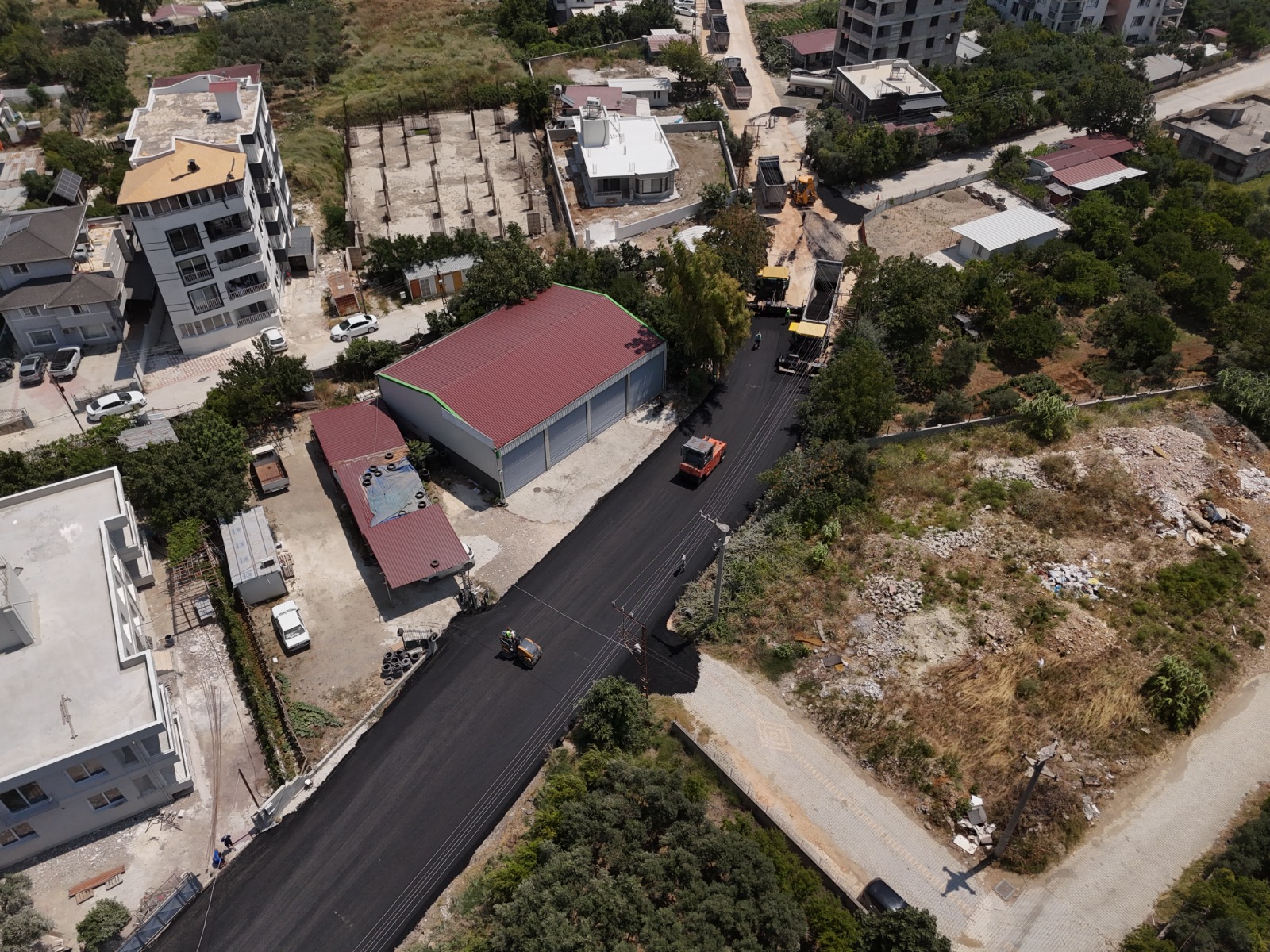 HBB, DEFNE’DE YOL ÇALIŞMALARINA DEVAM EDİYOR