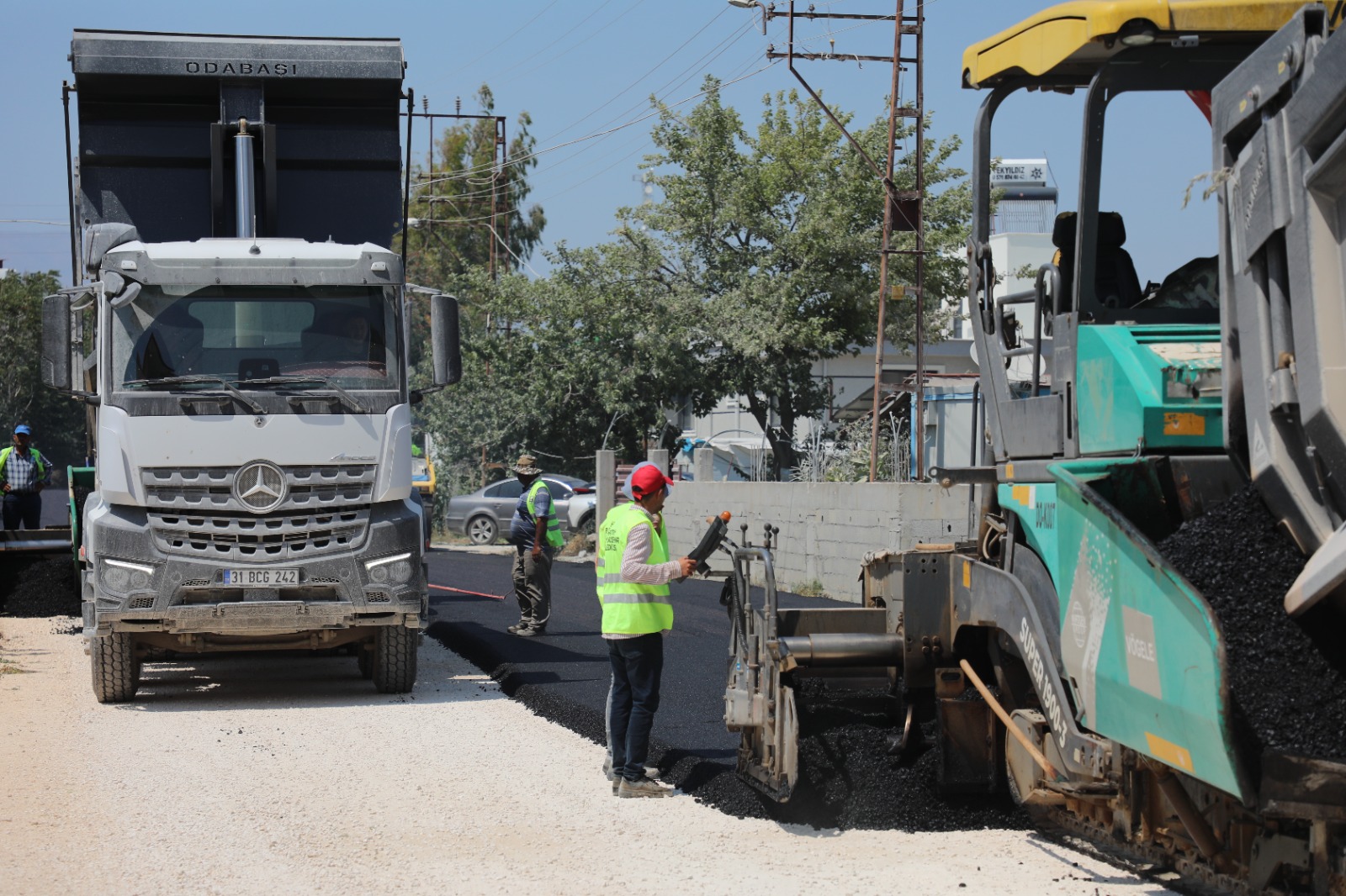 HBB, DEFNE’DE YOL ÇALIŞMALARINA DEVAM EDİYOR