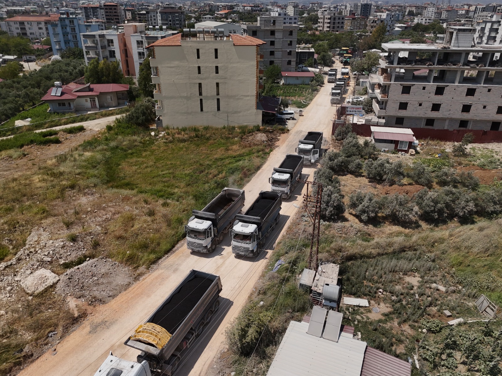 HBB, DEFNE’DE YOL ÇALIŞMALARINA DEVAM EDİYOR