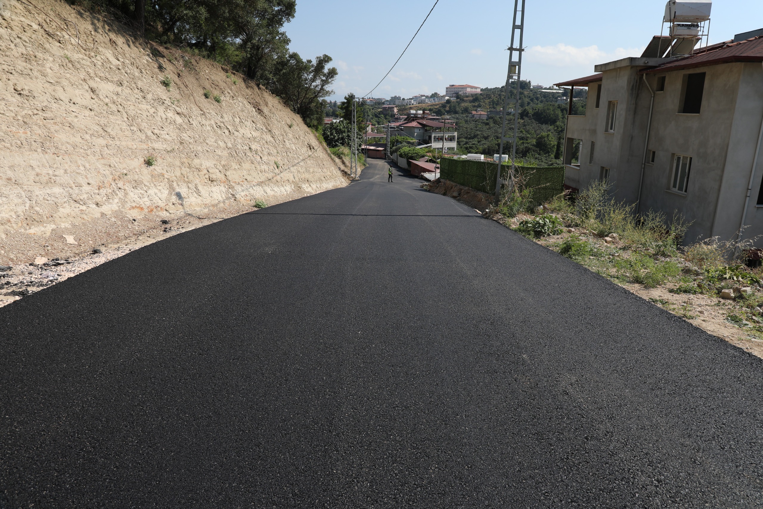 HBB'DEN ANTAKYA VE DEFNE'DE ULAŞIMI GÜÇLENDİRECEK YOL ÇALIŞMALARI