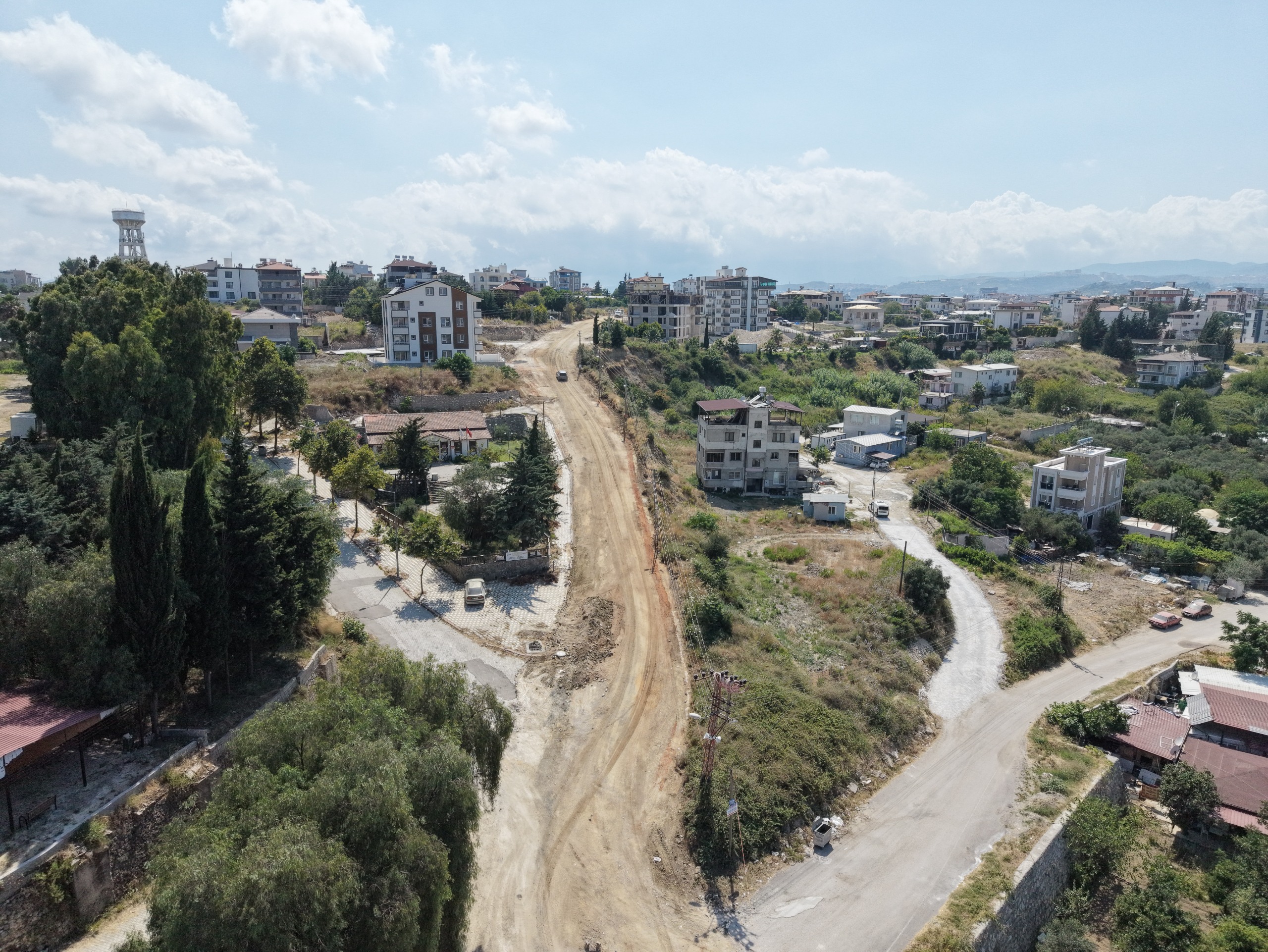 HBB'DEN ANTAKYA VE DEFNE'DE ULAŞIMI GÜÇLENDİRECEK YOL ÇALIŞMALARI