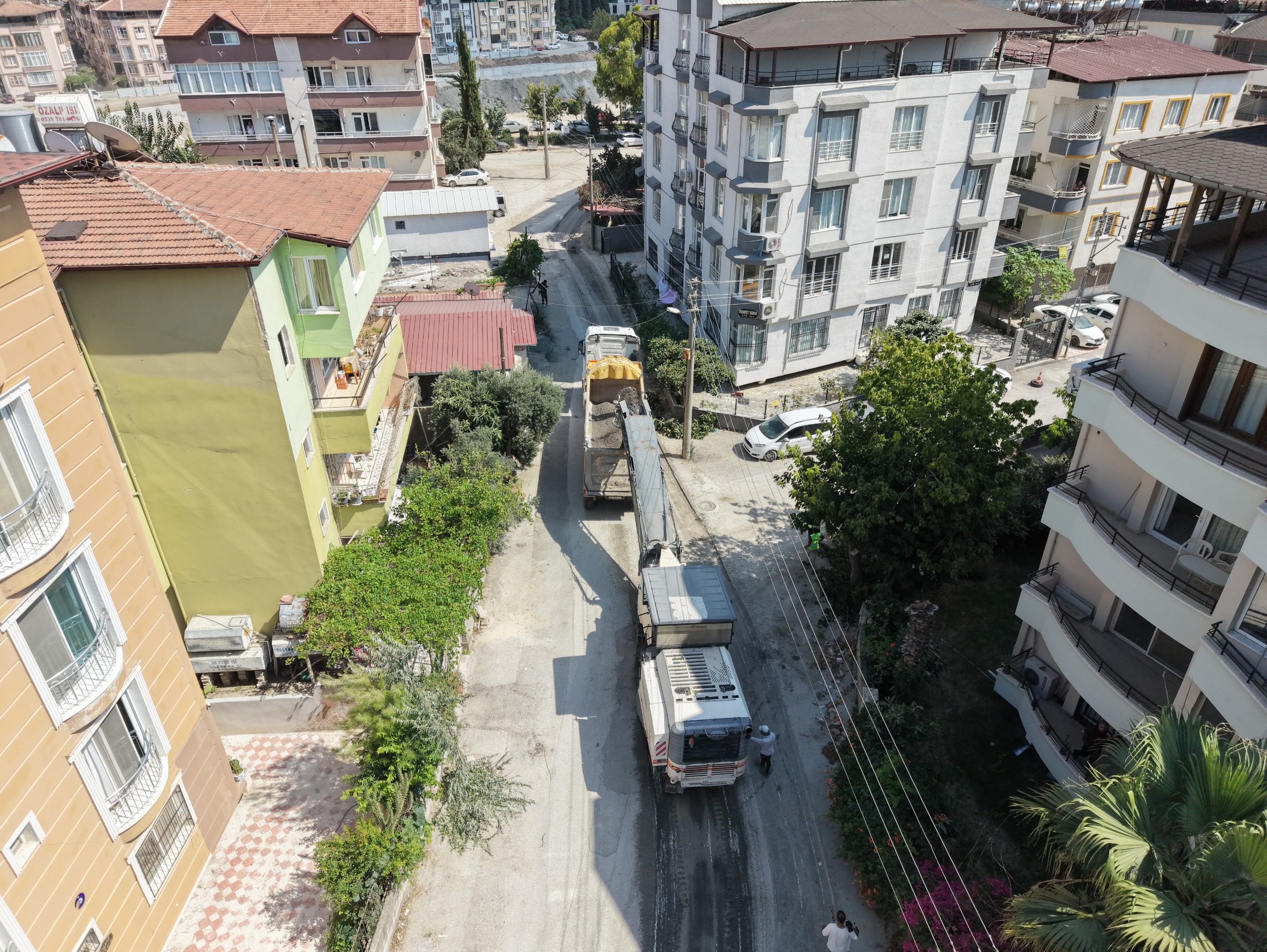 HBB'DEN ANTAKYA VE DEFNE'DE ULAŞIMI GÜÇLENDİRECEK YOL ÇALIŞMALARI