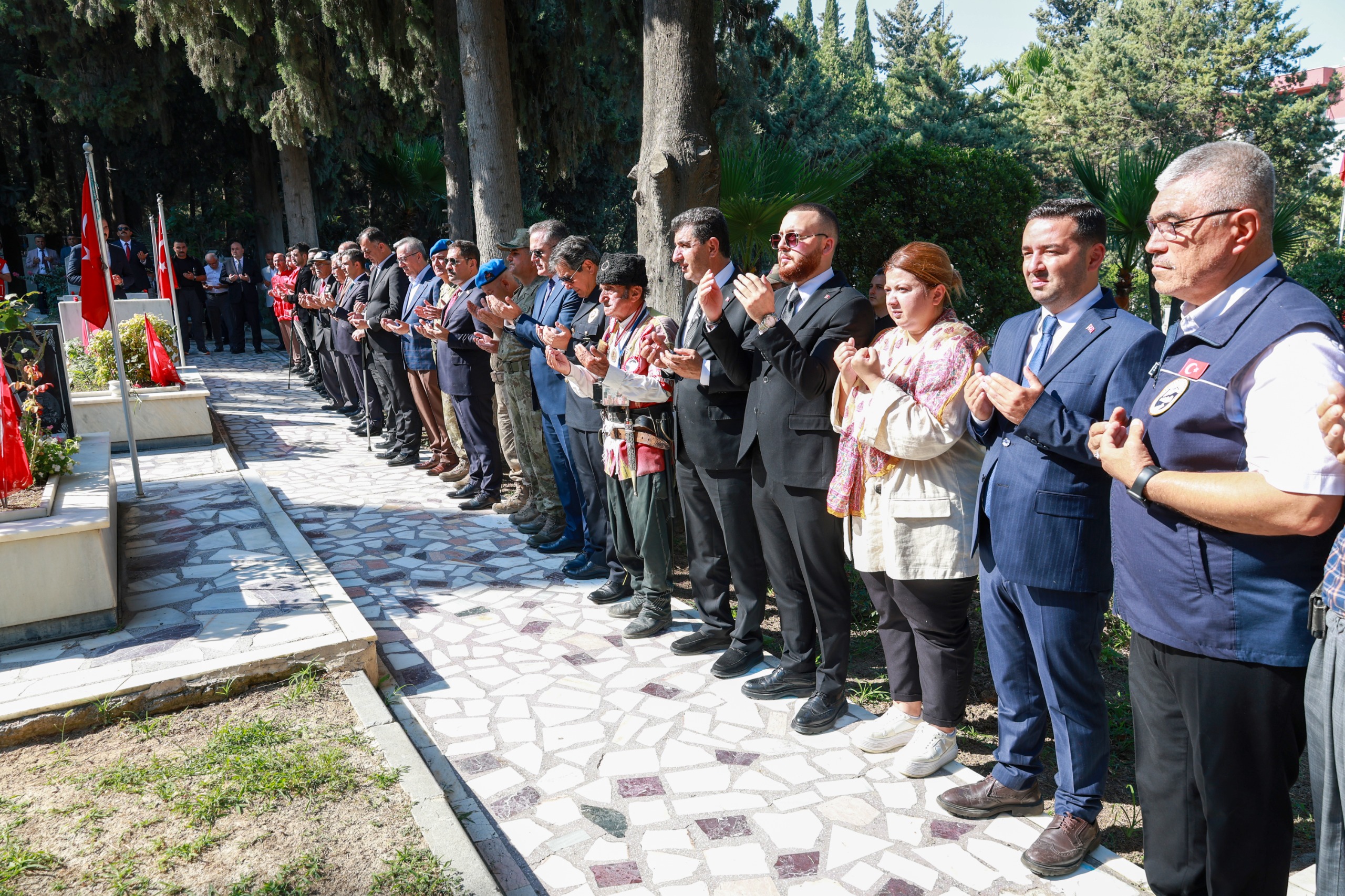 15 TEMMUZ KAHRAMANLARI HATAY’DA DUALARLA ANILDI 