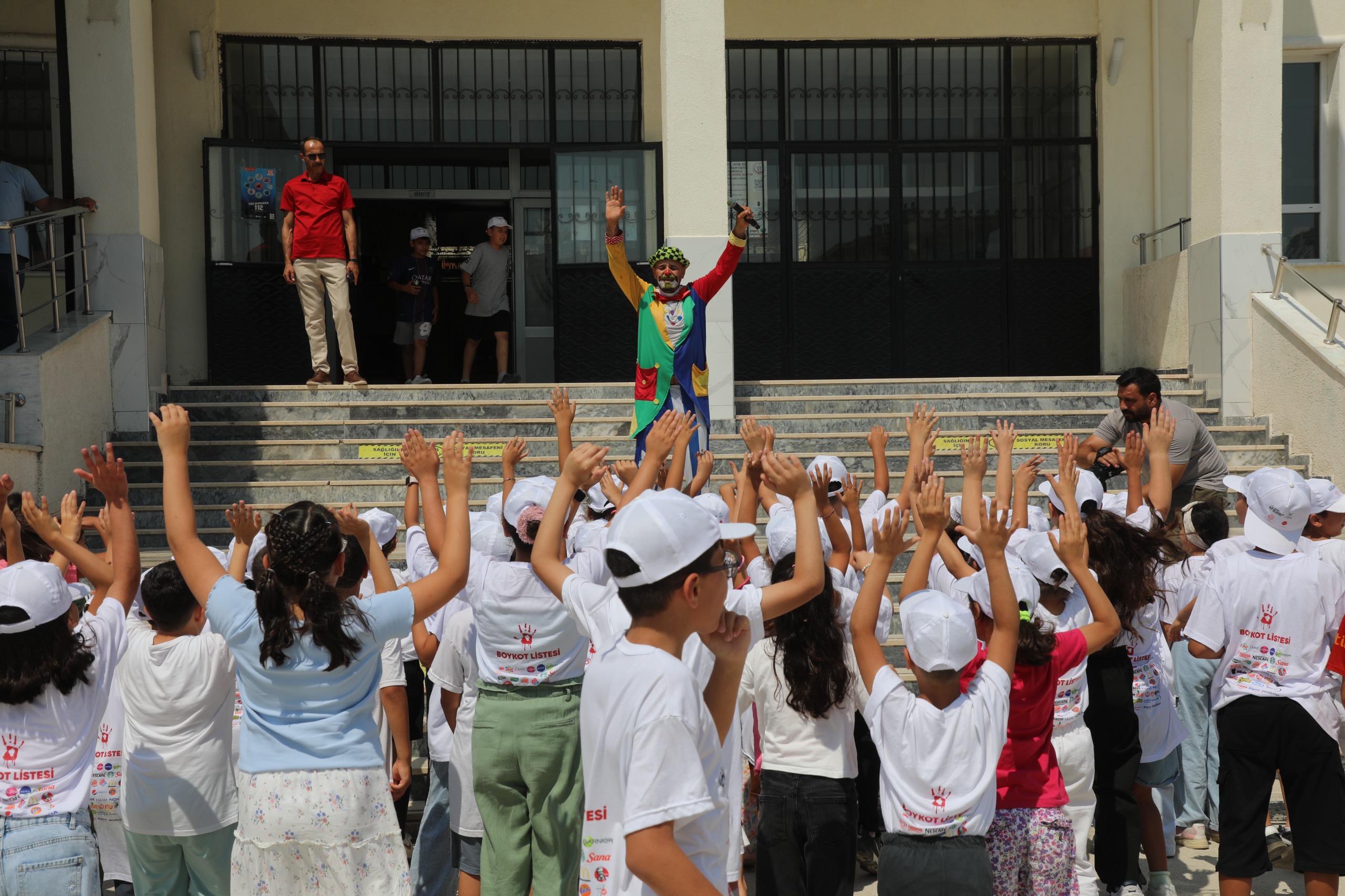 HBB YAZ OKULU'NDA ÇOCUKLAR HEM ÖĞRENİYOR HEM EĞLENİYOR