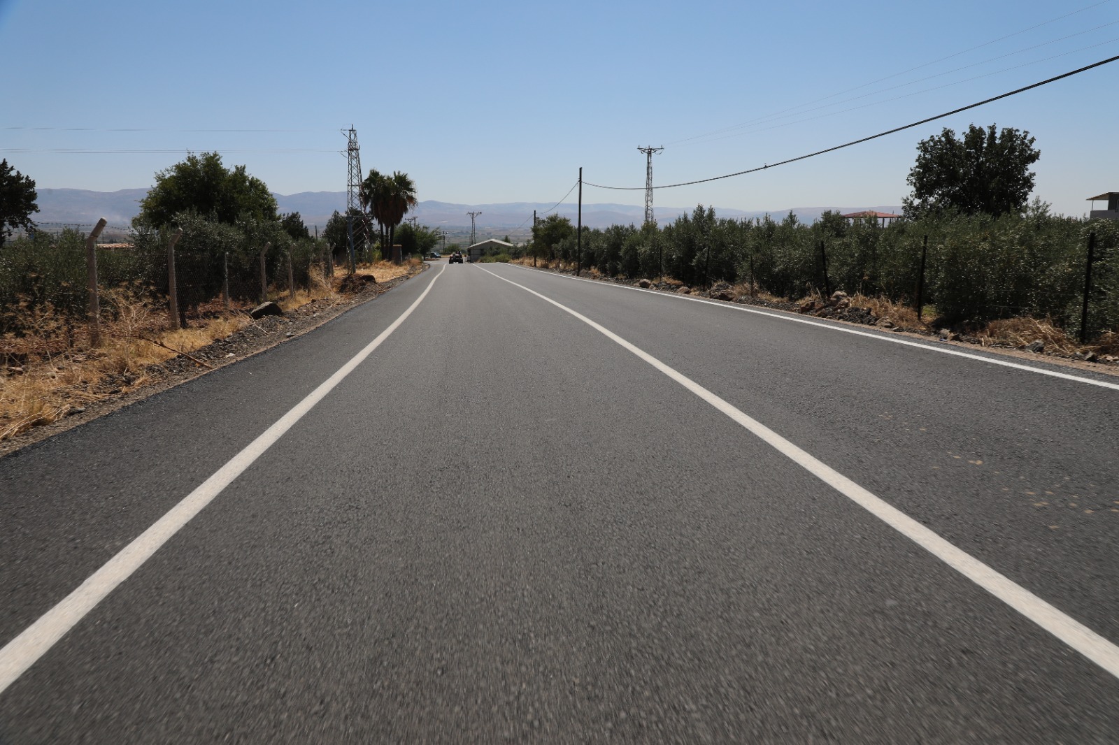 DÖRT MAHALLEYİ BİRBİRİNE BAĞLAYAN YOL, SICAK ASFALTLA YENİLENDİ