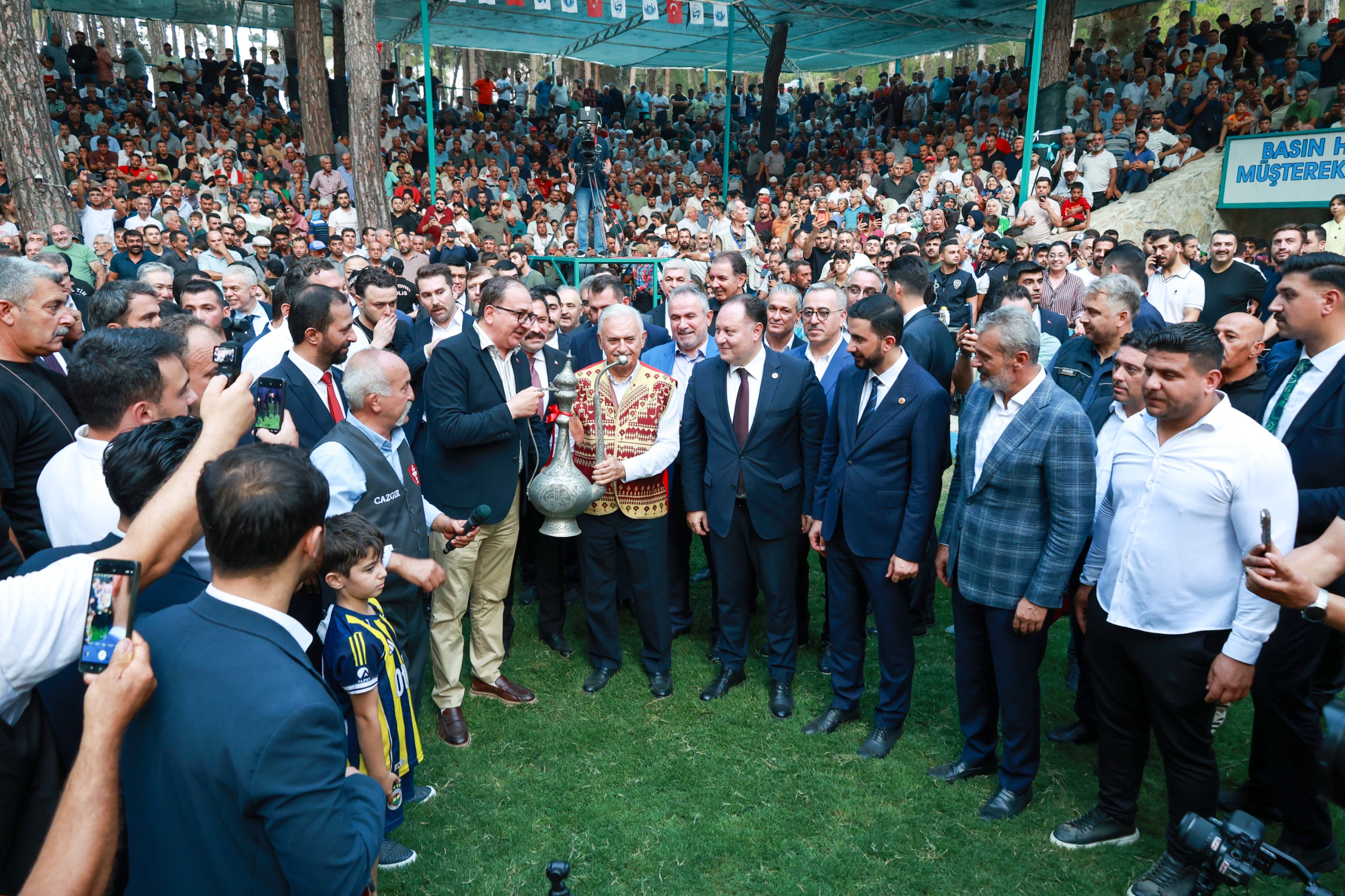 FESTİVALDE GÜREŞ HEYECANI NEFESLERİ KESTİ