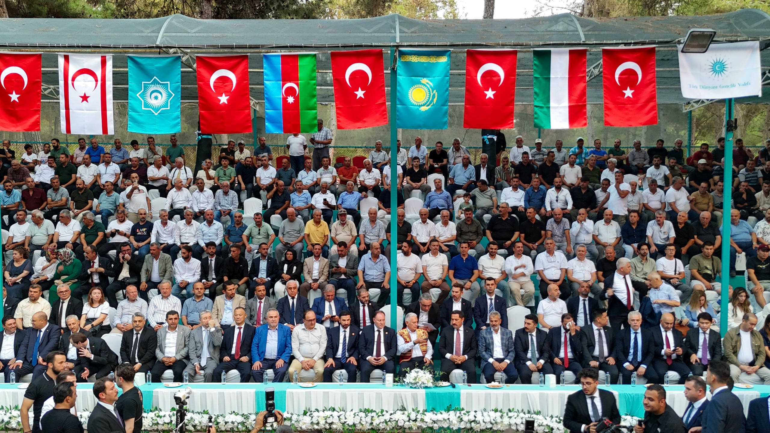 FESTİVALDE GÜREŞ HEYECANI NEFESLERİ KESTİ
