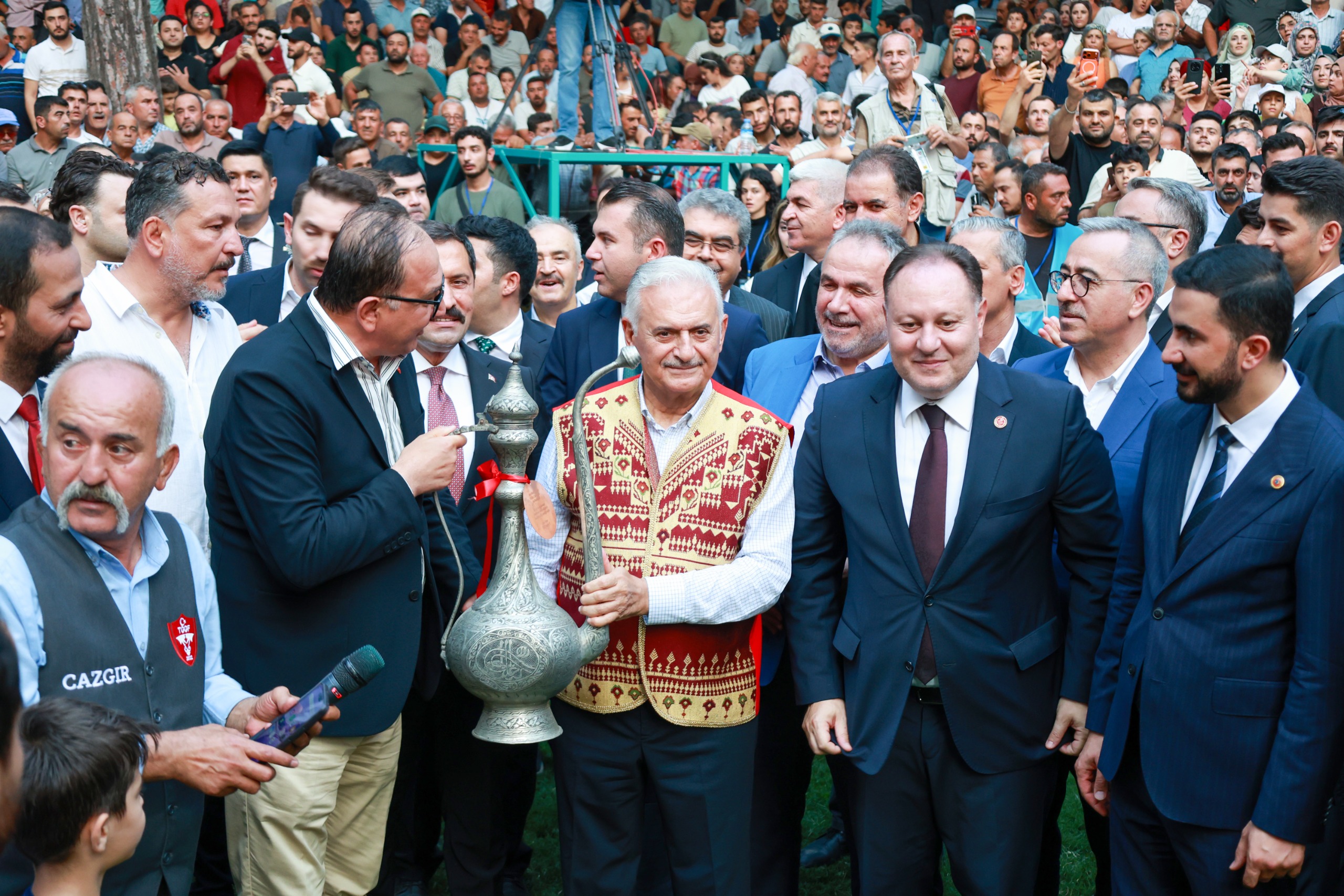 FESTİVALDE GÜREŞ HEYECANI NEFESLERİ KESTİ