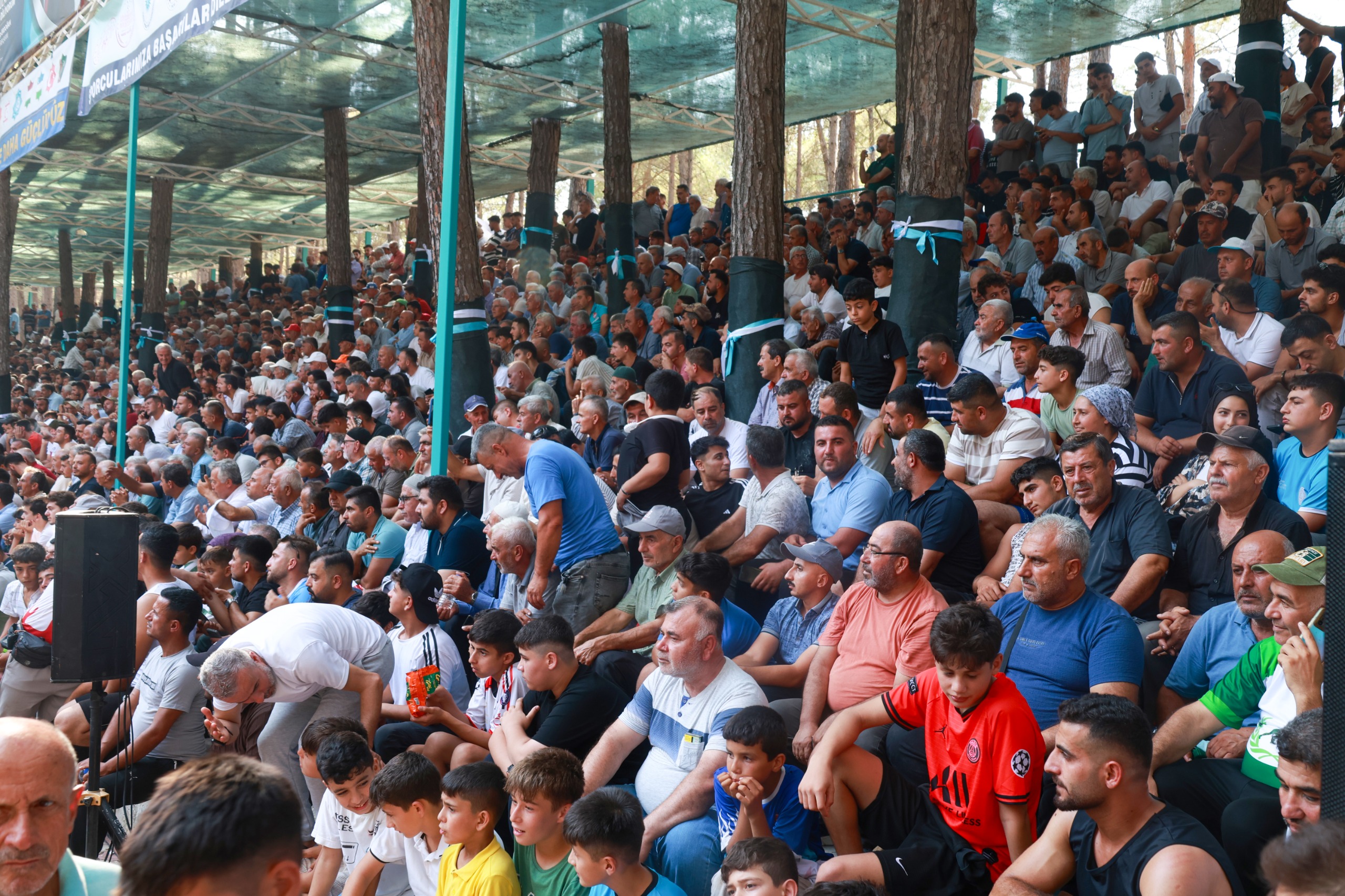 FESTİVALDE GÜREŞ HEYECANI NEFESLERİ KESTİ