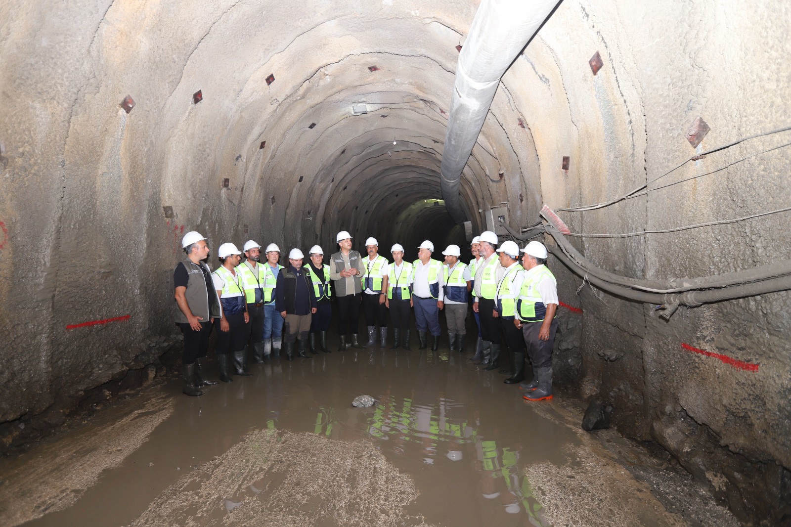 SAMANDAĞLI MUHTARLAR ALTYAPIYA NEFES ALDIRACAK PROJEYE HAYRAN KALDI  
