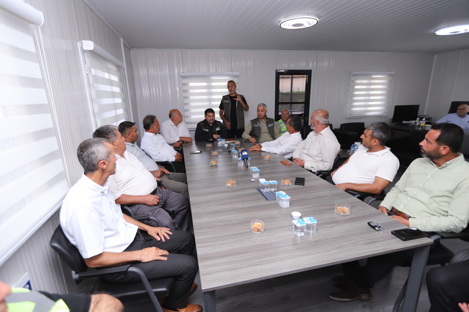 SAMANDAĞLI MUHTARLAR ALTYAPIYA NEFES ALDIRACAK PROJEYE HAYRAN KALDI  