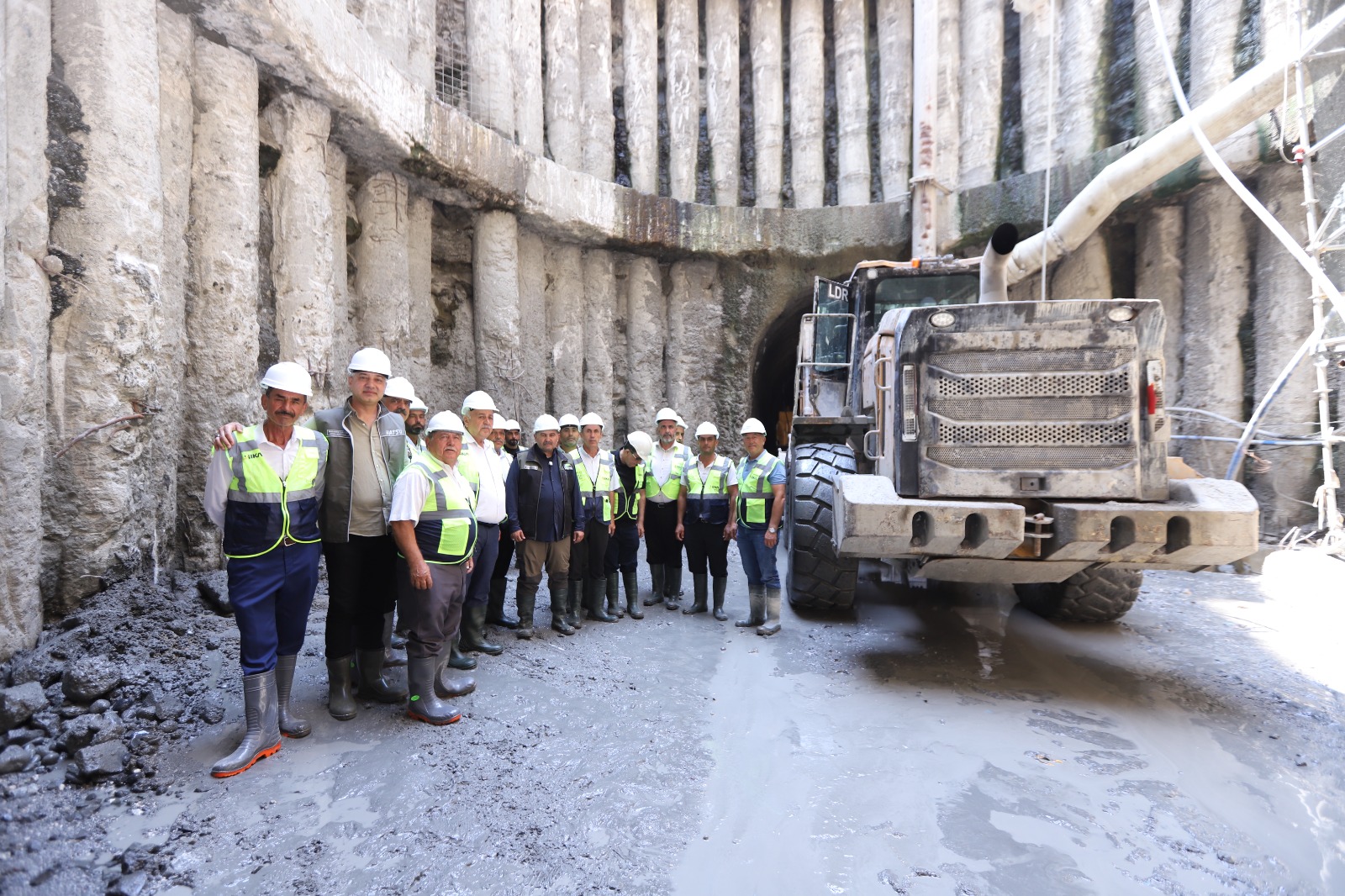 SAMANDAĞLI MUHTARLAR ALTYAPIYA NEFES ALDIRACAK PROJEYE HAYRAN KALDI  