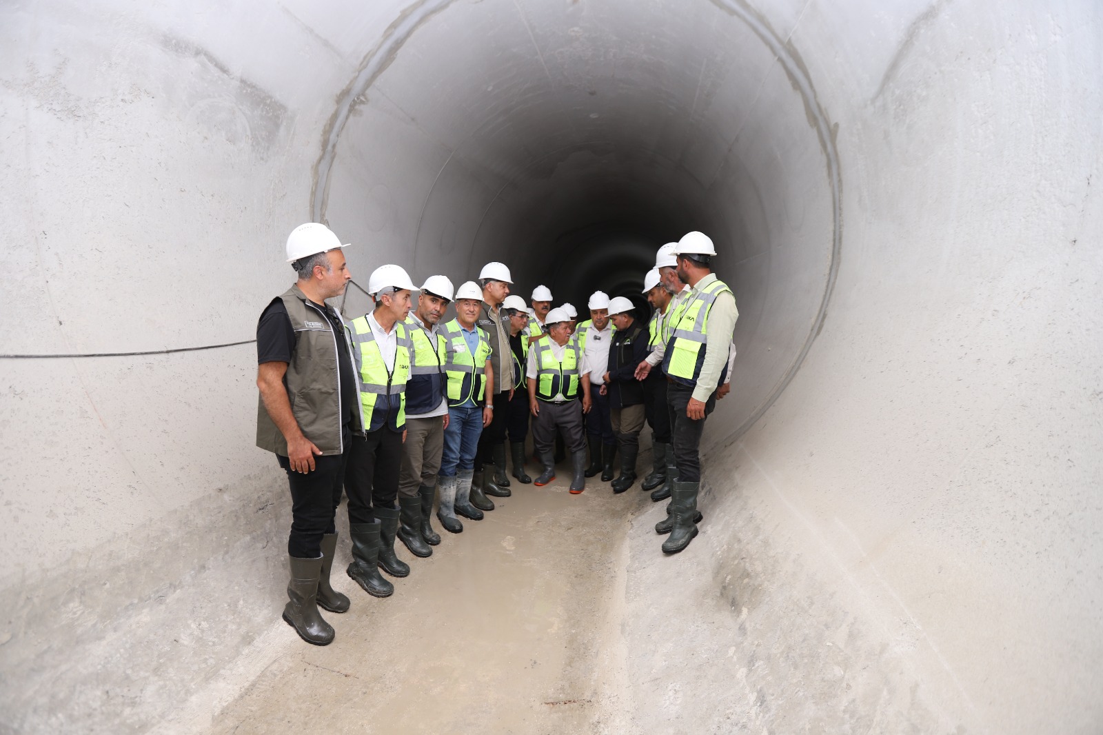SAMANDAĞLI MUHTARLAR ALTYAPIYA NEFES ALDIRACAK PROJEYE HAYRAN KALDI  