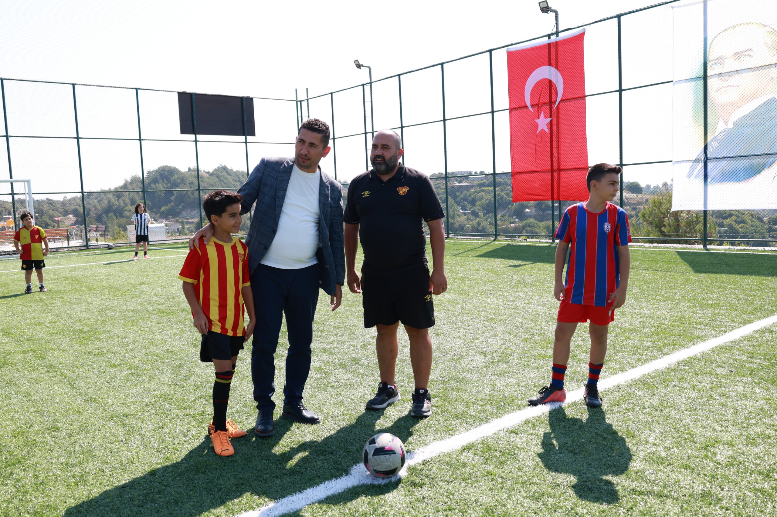 HBB, ANTAKYA’DA GENÇLERİ YENİ HALI SAHADA BULUŞTURDU