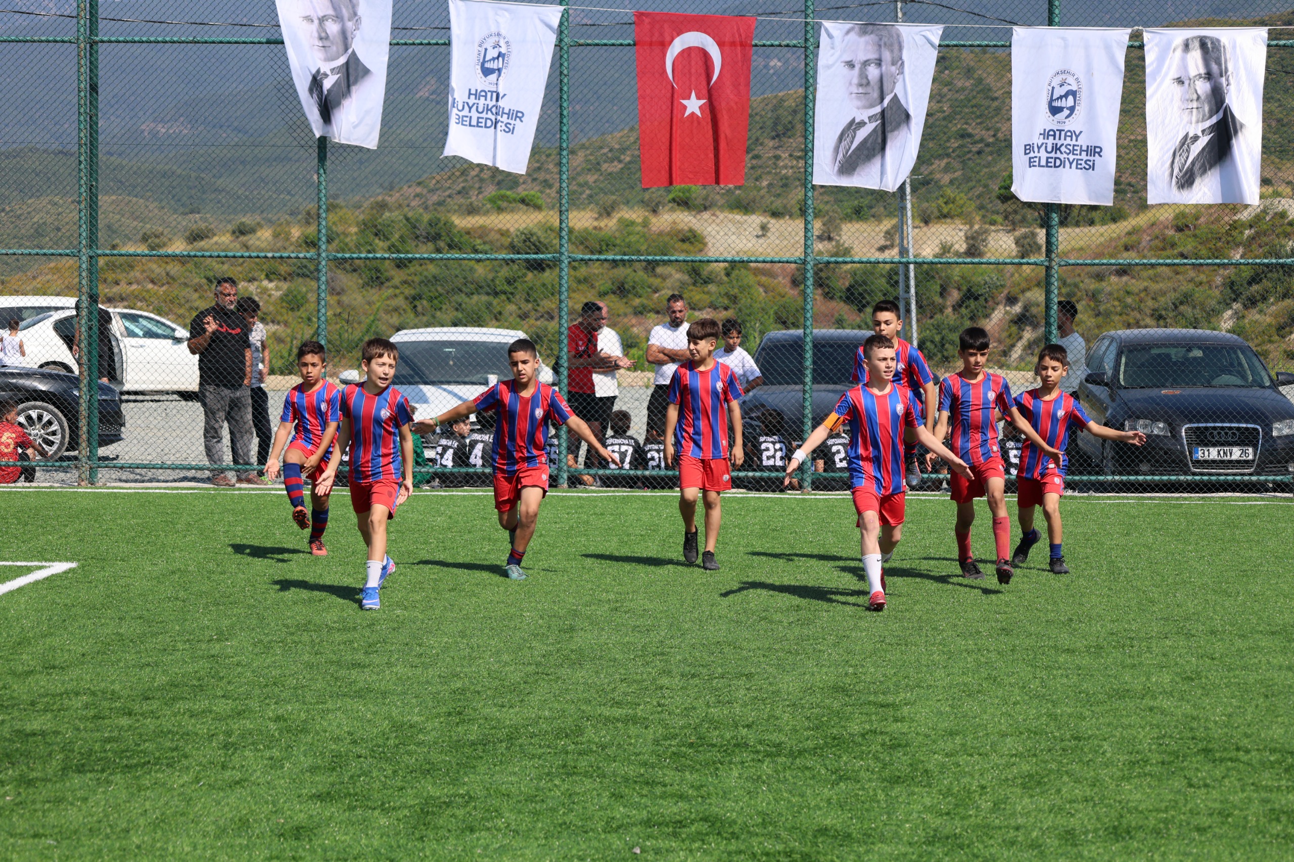 HBB, ANTAKYA’DA GENÇLERİ YENİ HALI SAHADA BULUŞTURDU