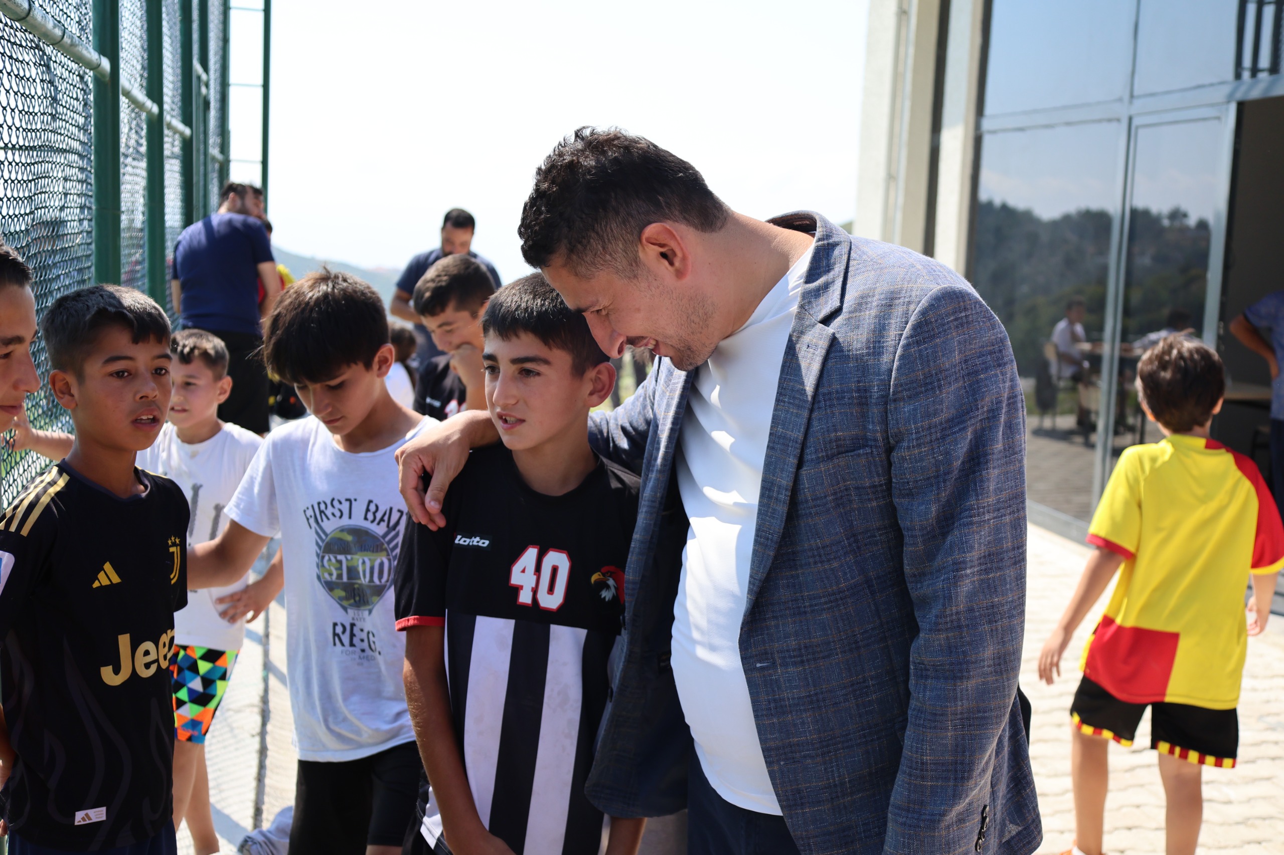 HBB, ANTAKYA’DA GENÇLERİ YENİ HALI SAHADA BULUŞTURDU