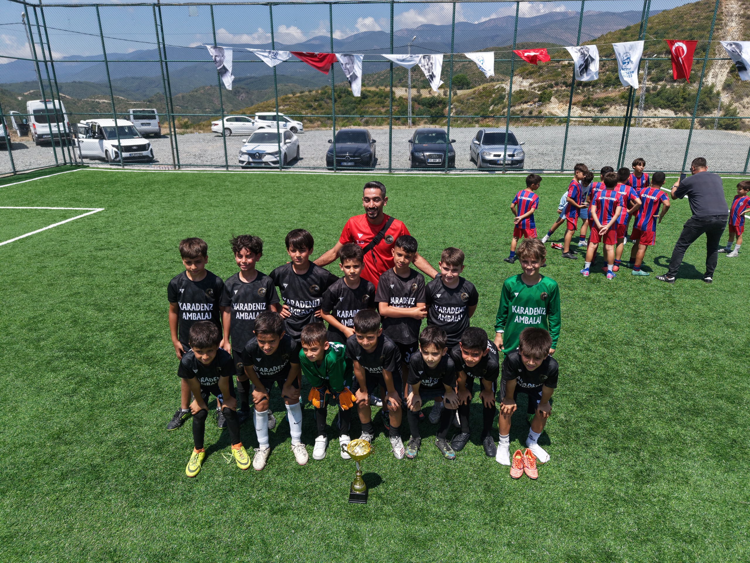 HBB, ANTAKYA’DA GENÇLERİ YENİ HALI SAHADA BULUŞTURDU