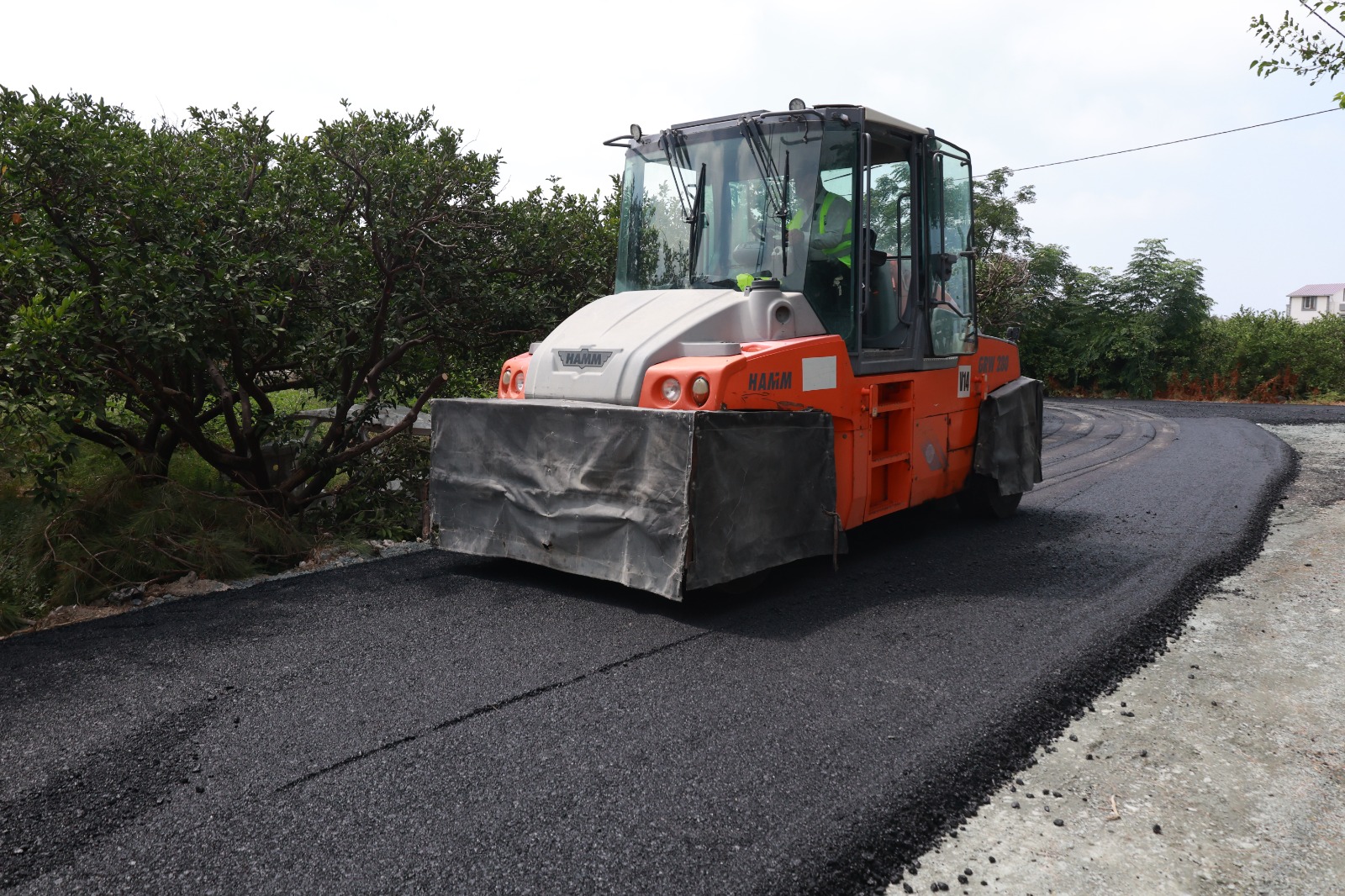 MAĞARACIK MAHALLESİ’NDE YOLLAR YENİLENİYOR