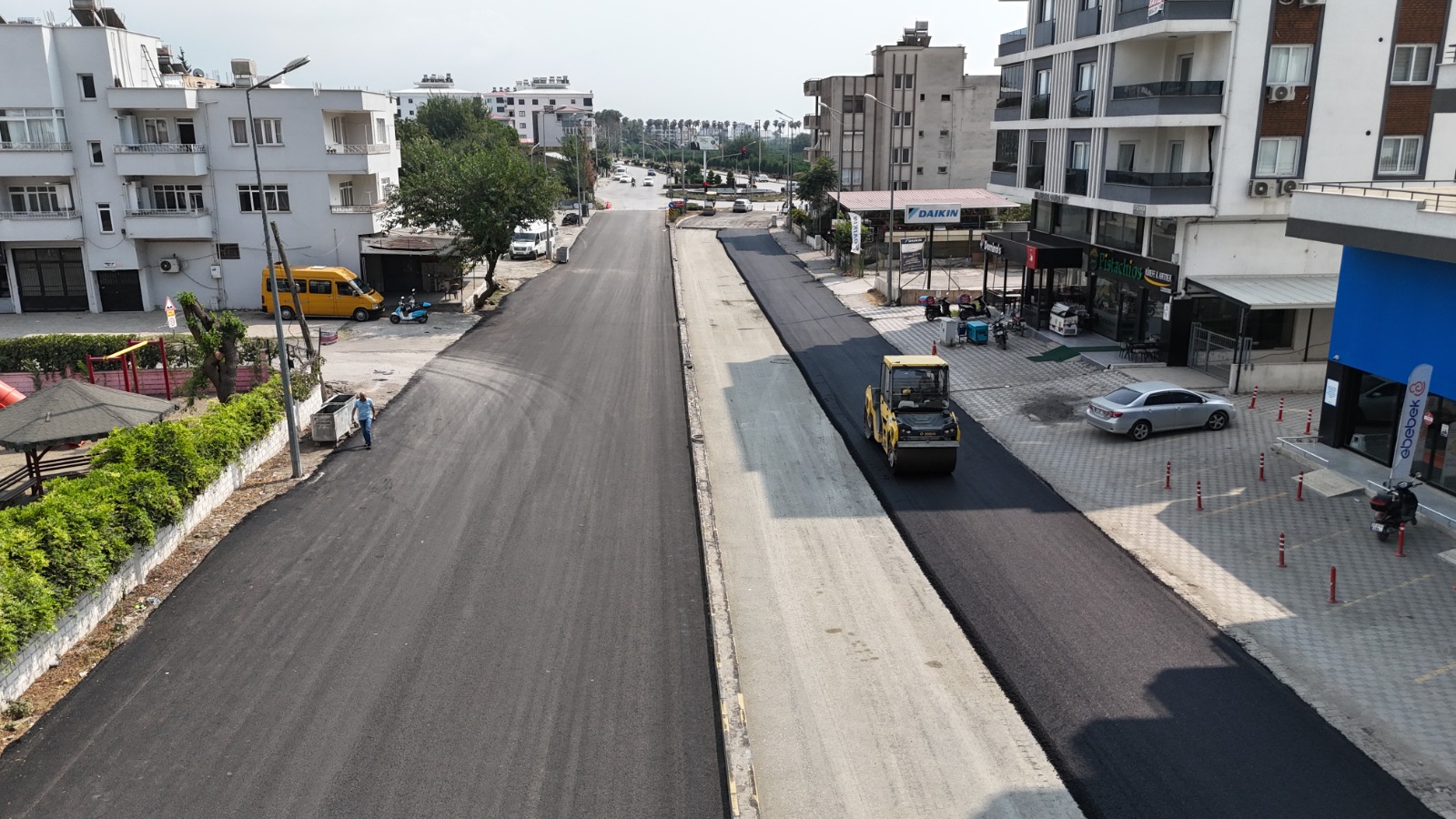 DÖRTYOL’DA ASFALT SEFERBERLİĞİ HIZ KESMEDEN SÜRÜYOR