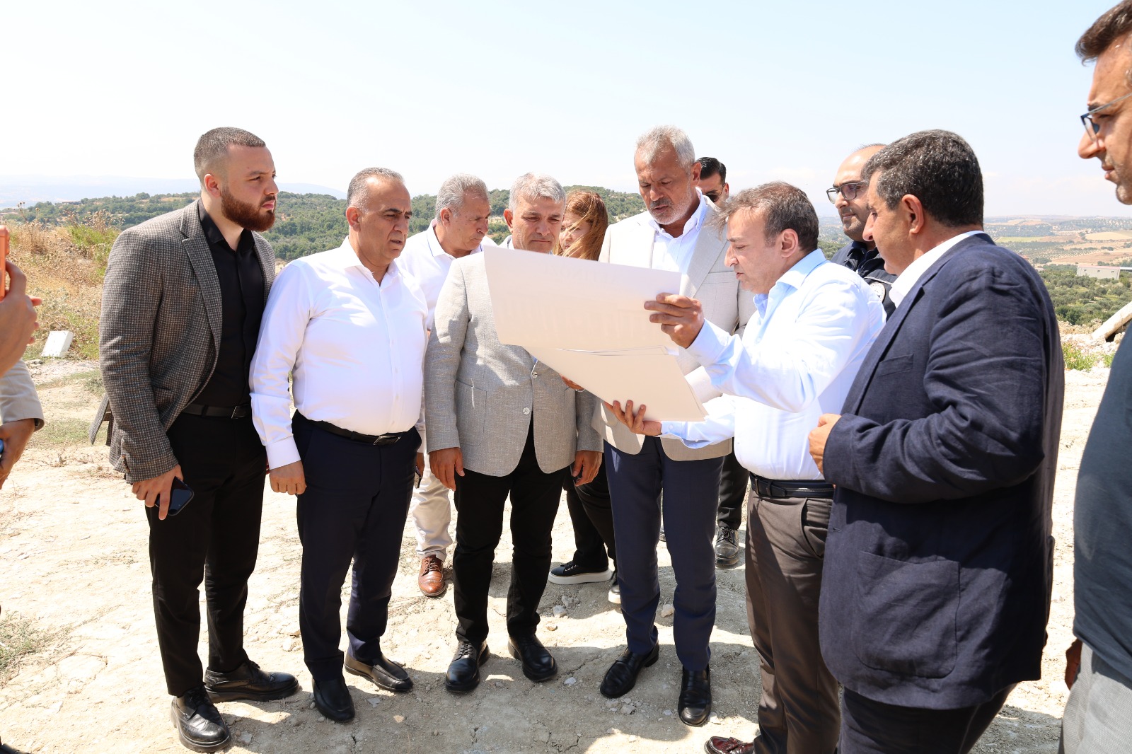 BAŞKAN ÖNTÜRK, ALTINÖZÜ’NÜN GELECEĞİNE DEĞER KATACAK PROJELERİ İNCELEDİ