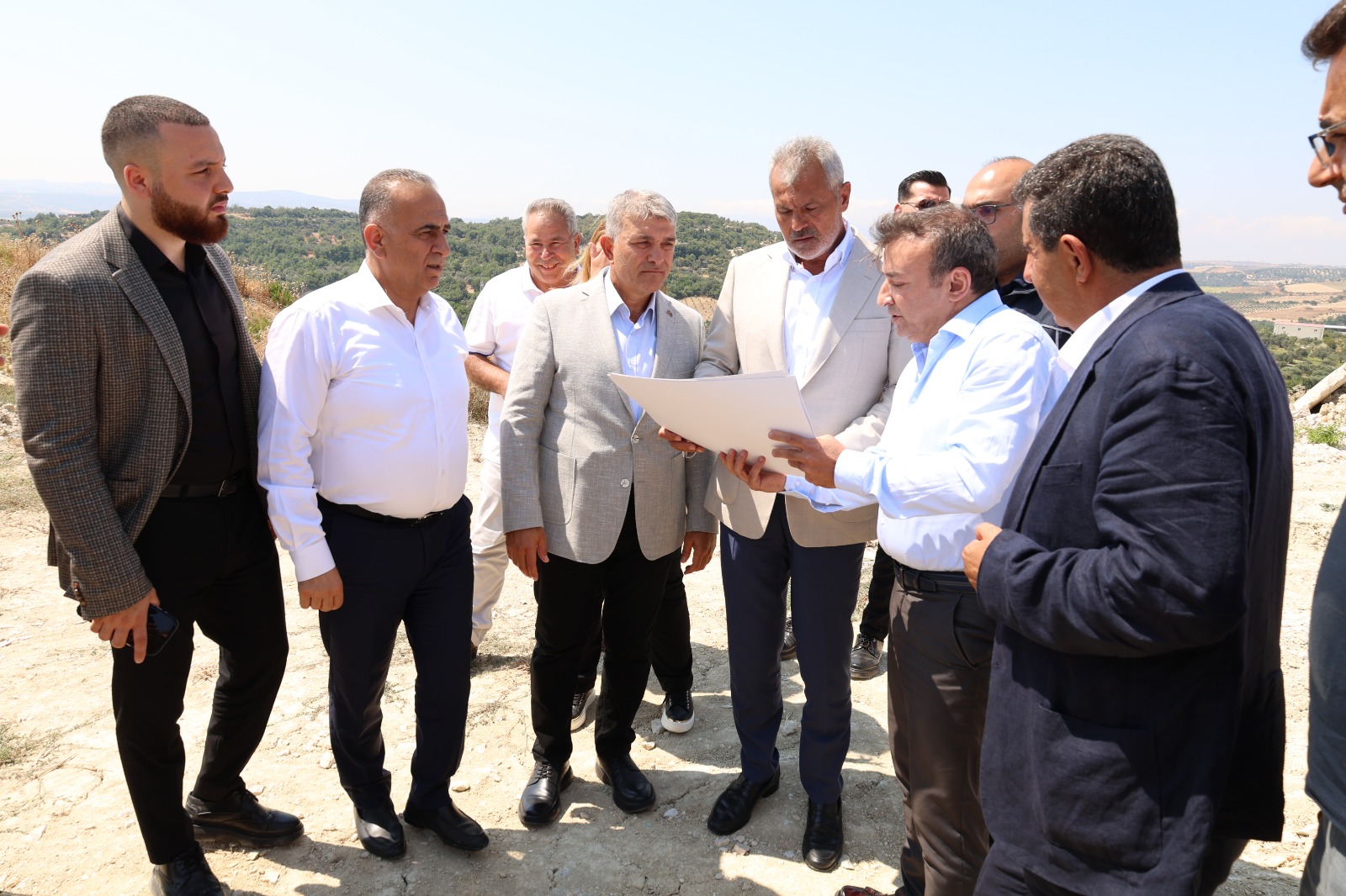 BAŞKAN ÖNTÜRK, ALTINÖZÜ’NÜN GELECEĞİNE DEĞER KATACAK PROJELERİ İNCELEDİ