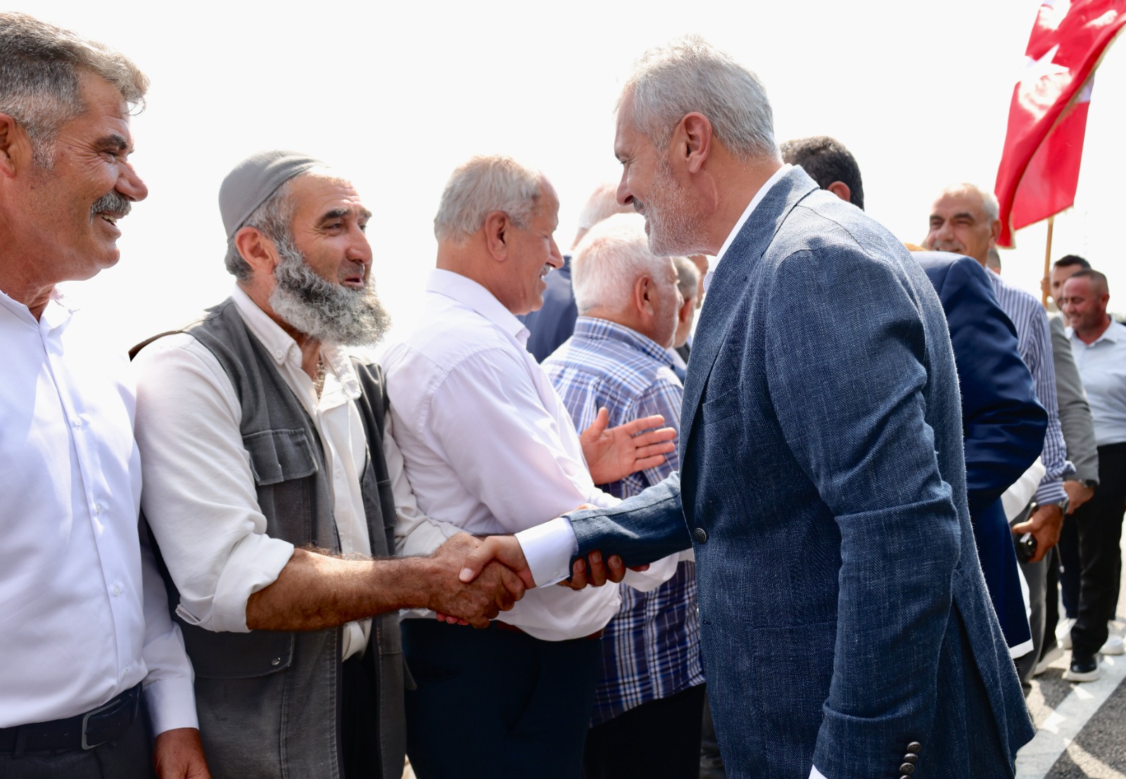 BAŞKAN ÖNTÜRK, YAYLADAĞILI MUHTARLARLA BULUŞTU
