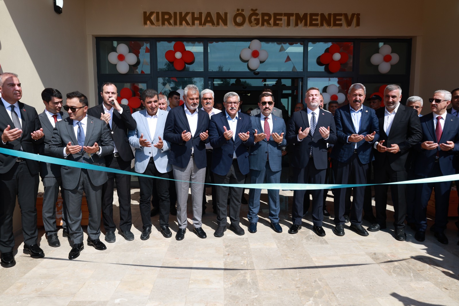 KIRIKHAN ÖĞRETMENEVİ VE AKŞAM SANAT OKULU HİZMETE AÇILDI