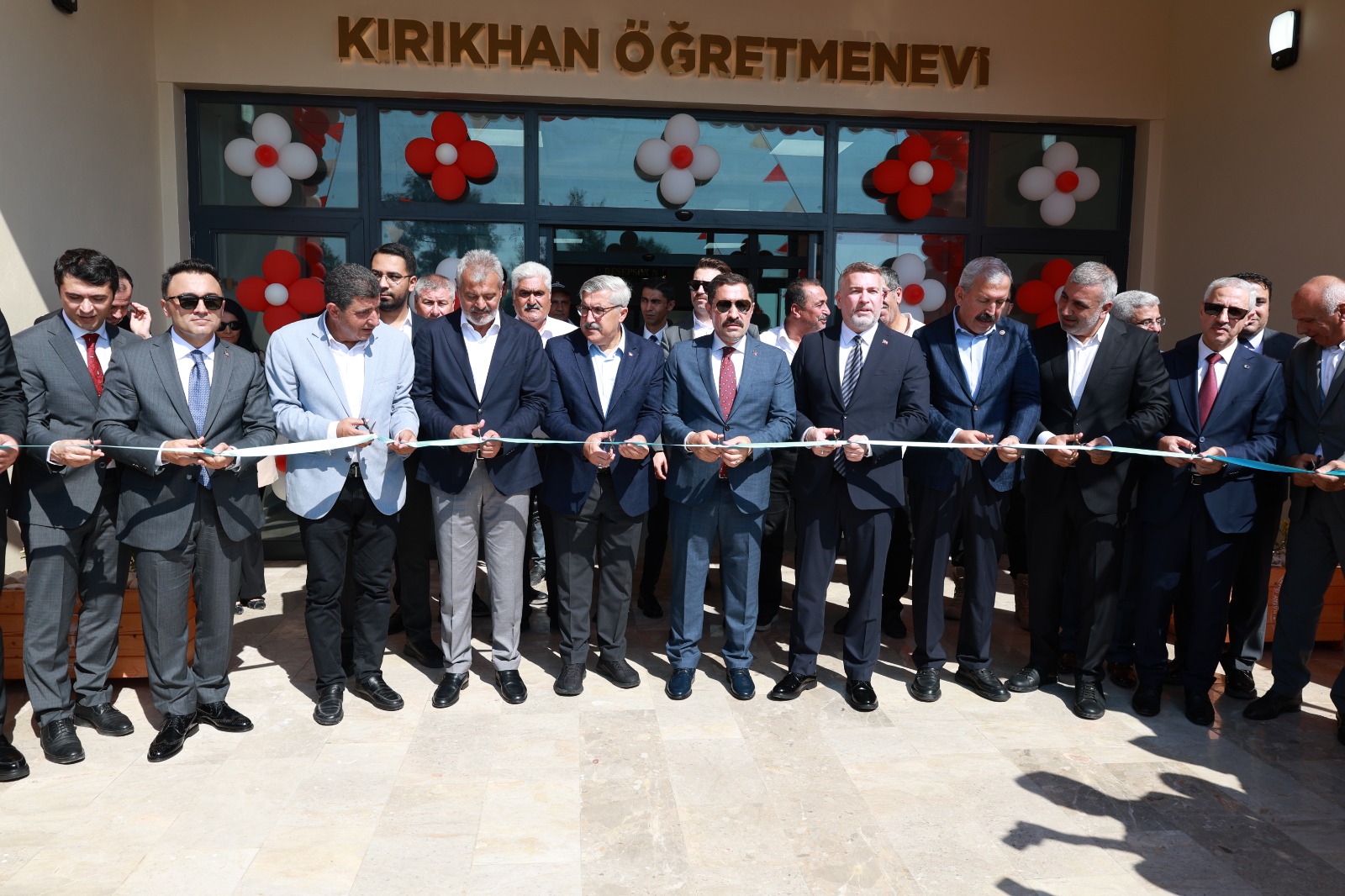 KIRIKHAN ÖĞRETMENEVİ VE AKŞAM SANAT OKULU HİZMETE AÇILDI