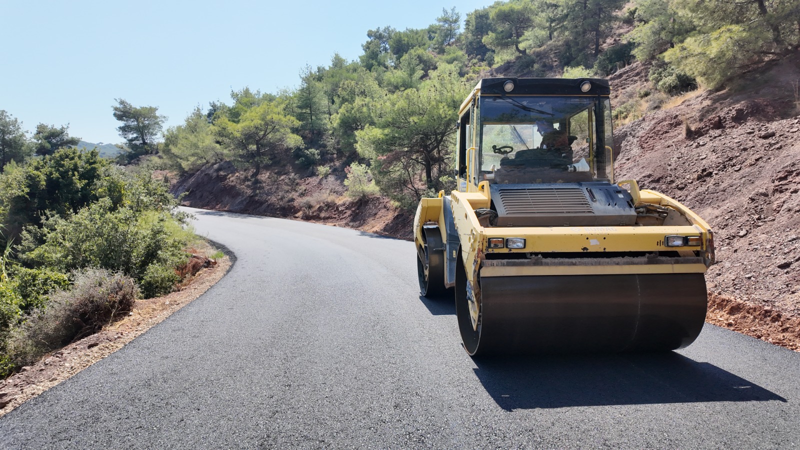 KIRIKHAN’DA 2 BİN METRELİK ASFALT MESAİSİ