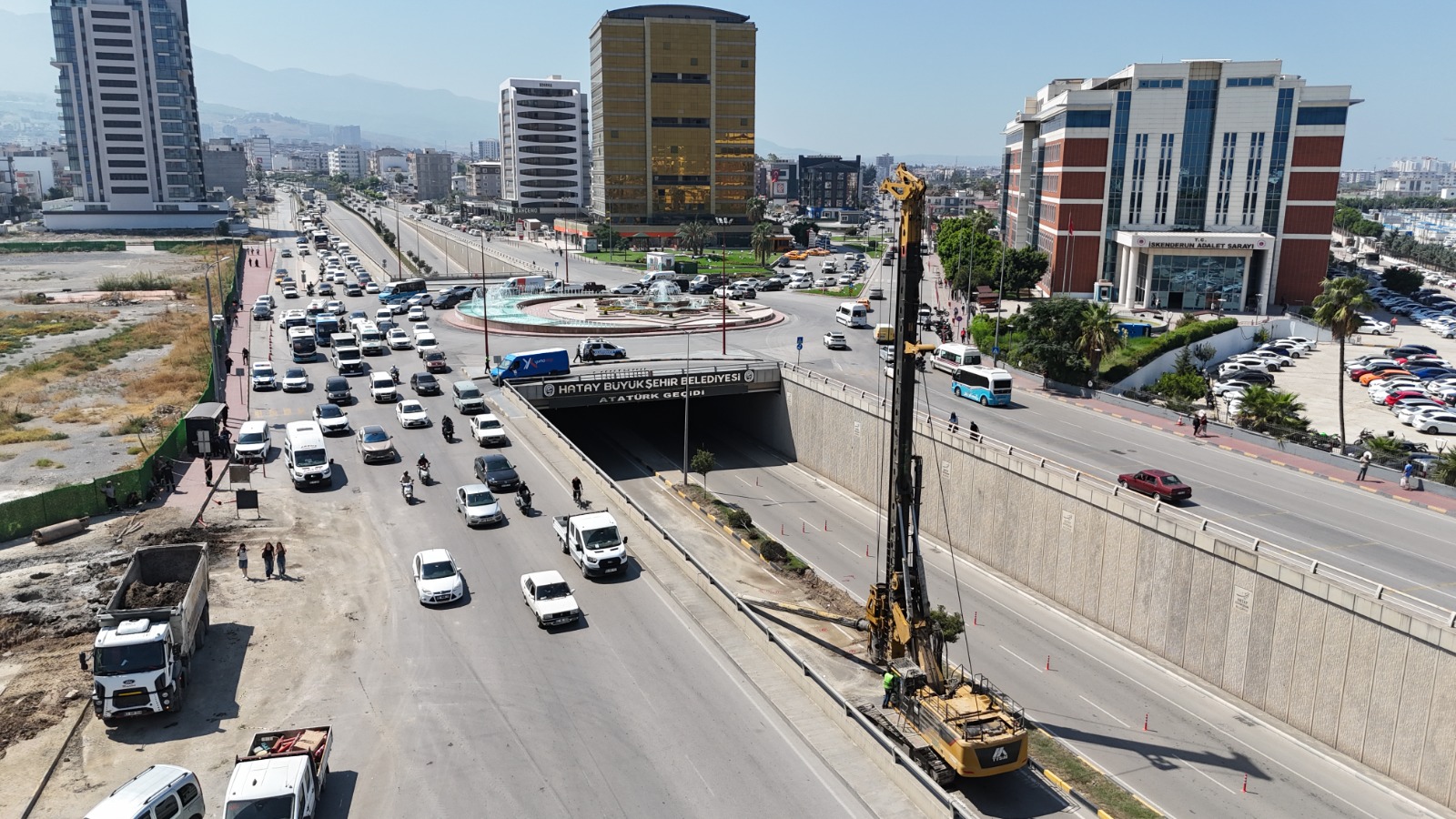 İSKENDERUN ADLİYE-PRİMEMALL KAVŞAĞINDA YAYA ÜST GEÇİDİ ÇALIŞMALARI BAŞLADI