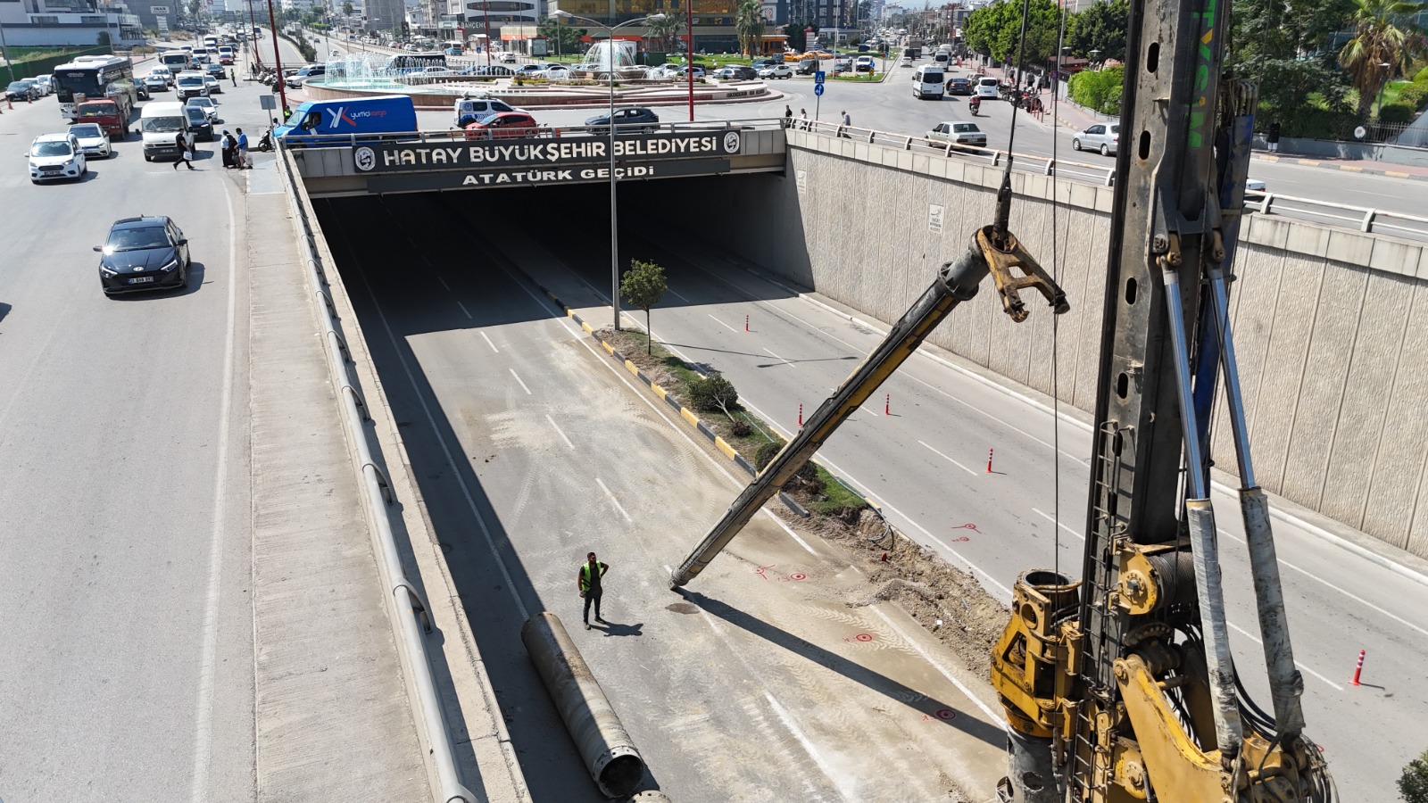 İSKENDERUN ADLİYE-PRİMEMALL KAVŞAĞINDA YAYA ÜST GEÇİDİ ÇALIŞMALARI BAŞLADI