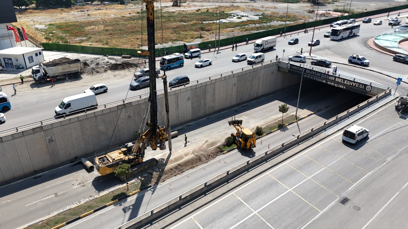 İSKENDERUN ADLİYE-PRİMEMALL KAVŞAĞINDA YAYA ÜST GEÇİDİ ÇALIŞMALARI BAŞLADI