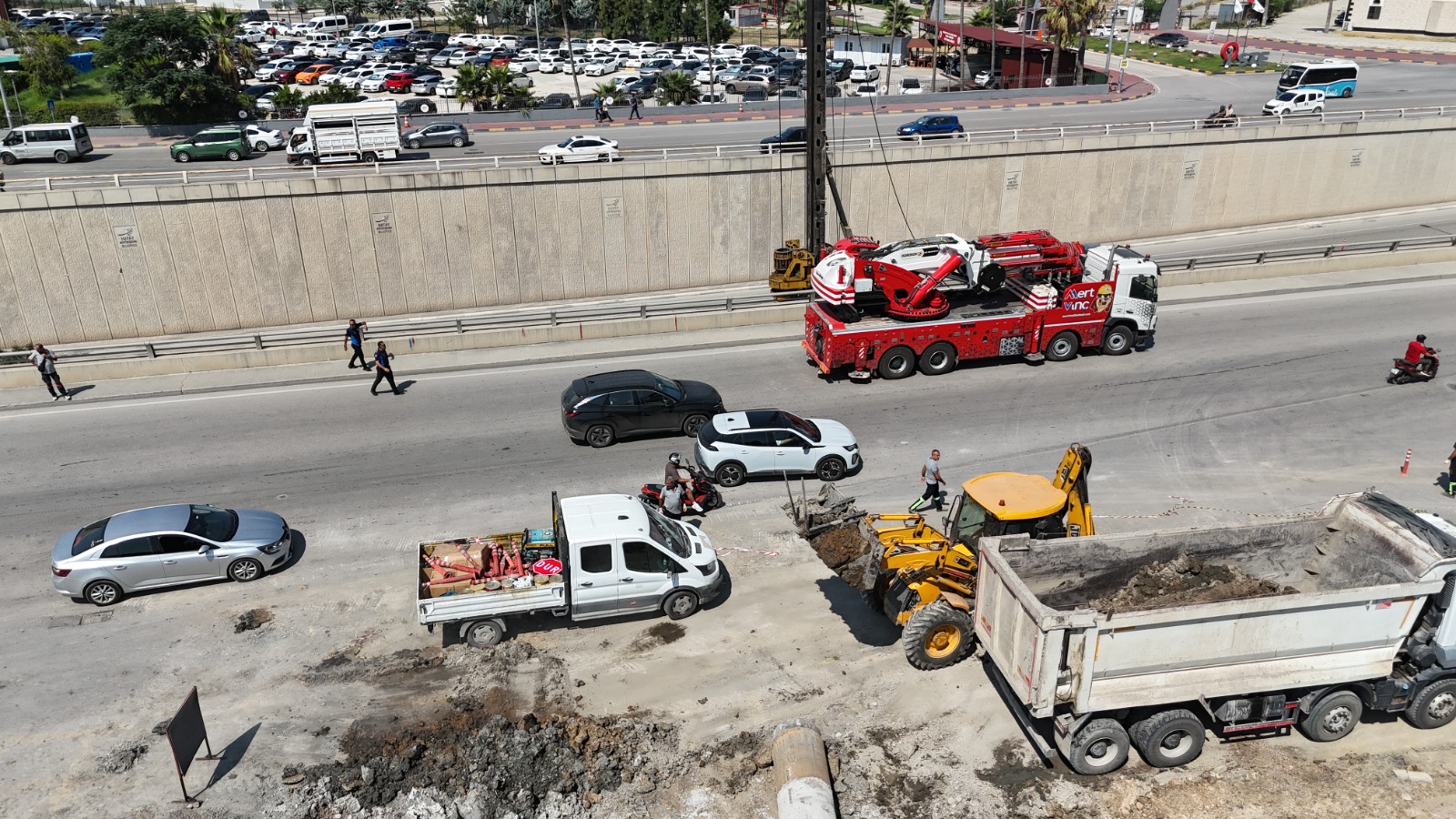 İSKENDERUN ADLİYE-PRİMEMALL KAVŞAĞINDA YAYA ÜST GEÇİDİ ÇALIŞMALARI BAŞLADI
