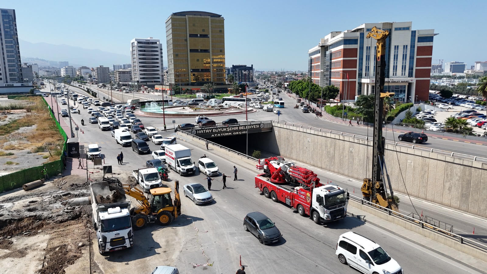 İSKENDERUN ADLİYE-PRİMEMALL KAVŞAĞINDA YAYA ÜST GEÇİDİ ÇALIŞMALARI BAŞLADI