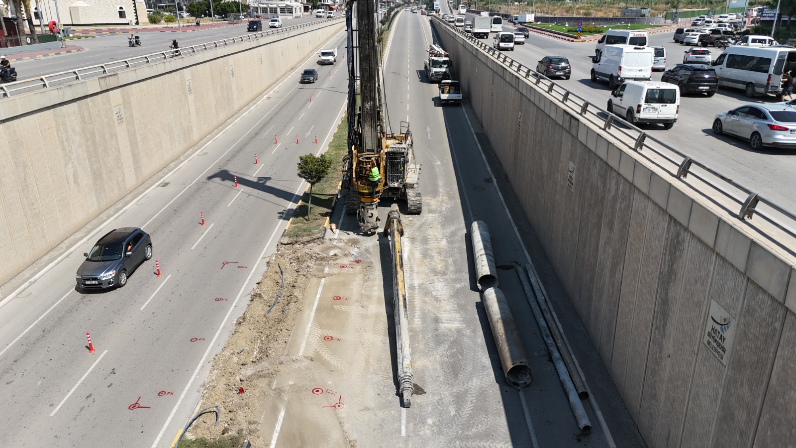 İSKENDERUN ADLİYE-PRİMEMALL KAVŞAĞINDA YAYA ÜST GEÇİDİ ÇALIŞMALARI BAŞLADI