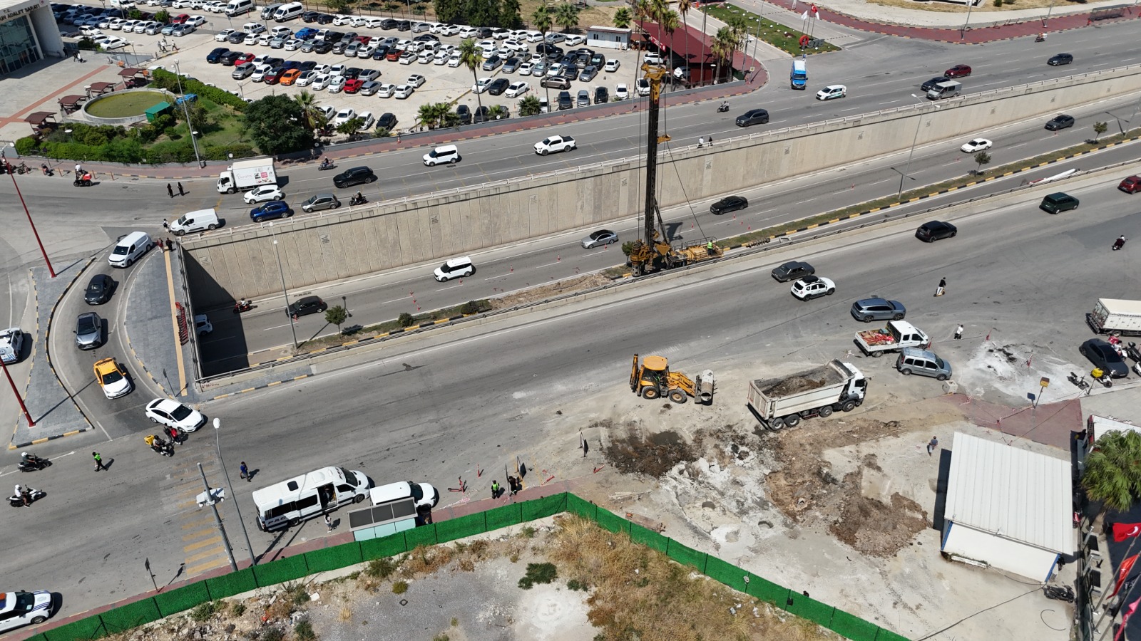 İSKENDERUN ADLİYE-PRİMEMALL KAVŞAĞINDA YAYA ÜST GEÇİDİ ÇALIŞMALARI BAŞLADI