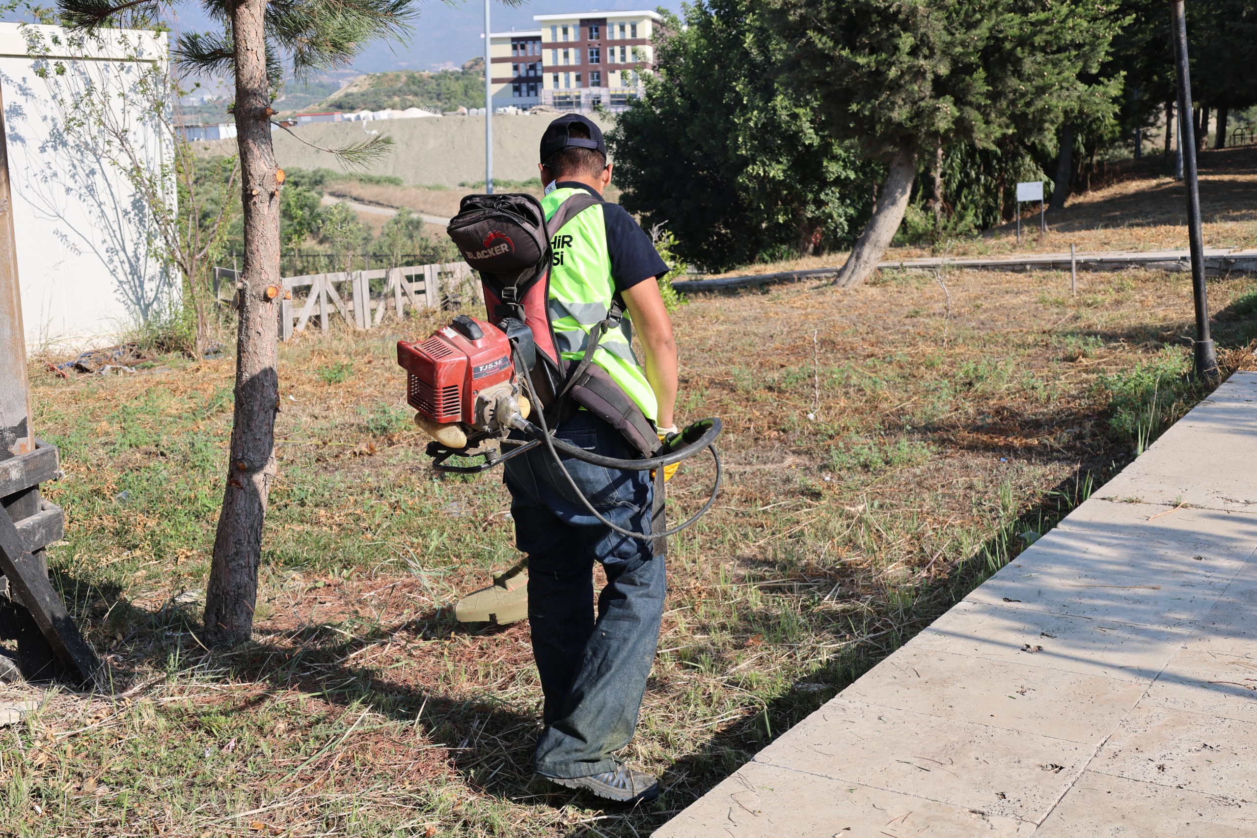 HBB’DEN YENİ EĞİTİM ÖĞRETİM YILI ÖNCESİ OKULLARDA ÇEVRE DÜZENLEMESİ