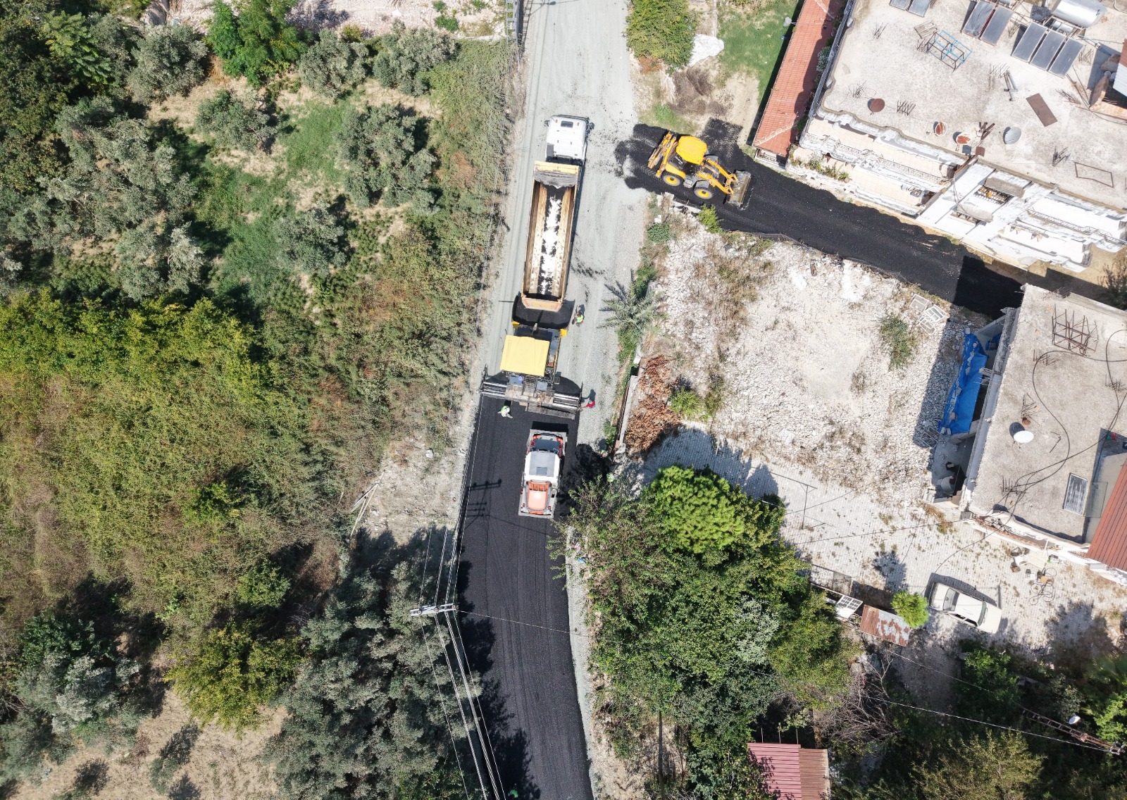 HBB’DEN KARAÇAY’DA 3000 METRELİK BETON ASFALT ÇALIŞMASI
